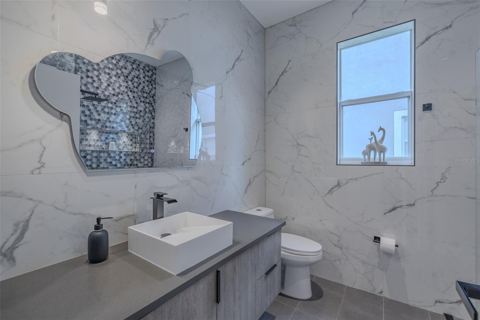 Image 6 of 59 For 8117 Hampton Glen Drive