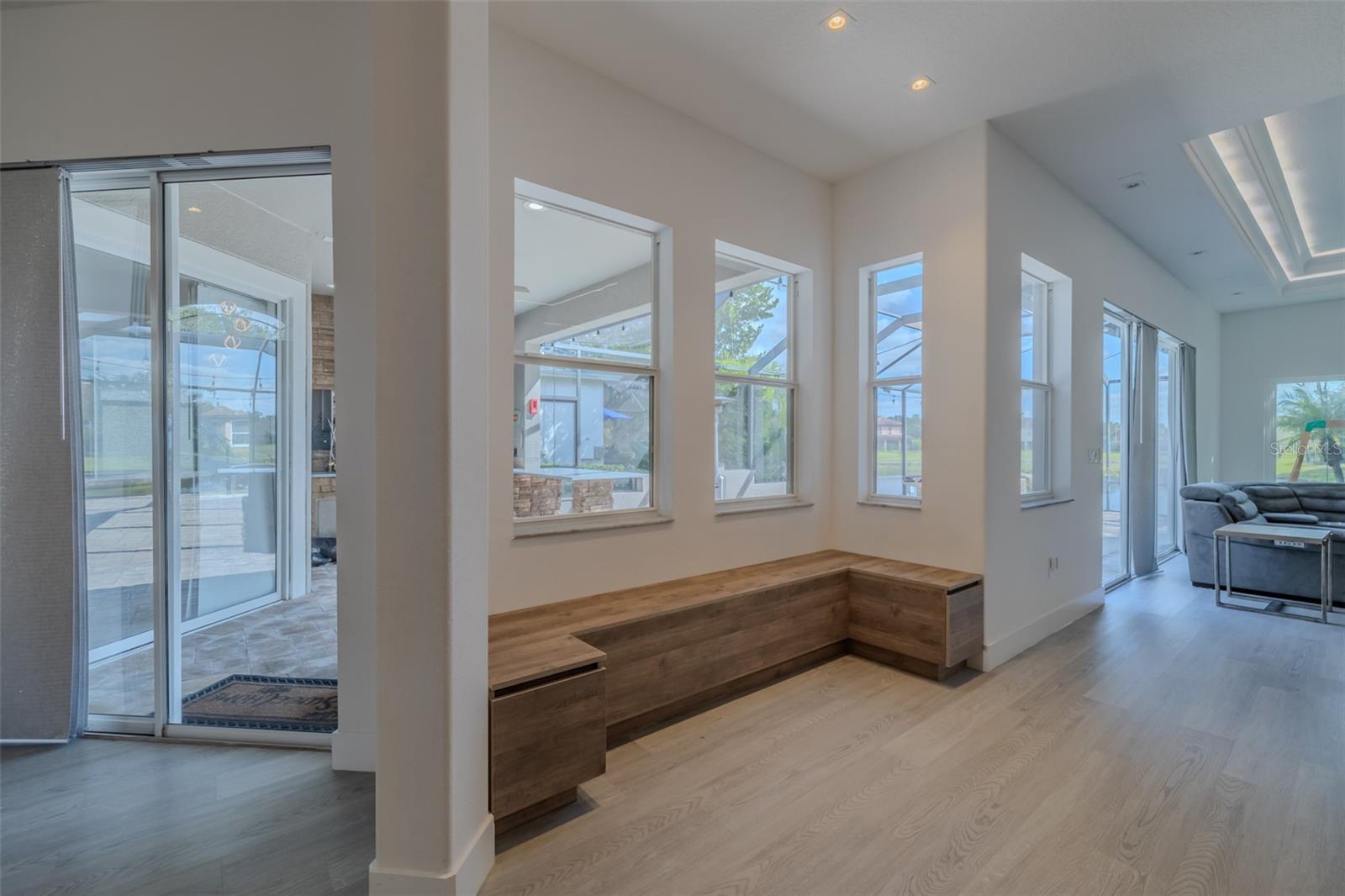 Image 9 of 59 For 8117 Hampton Glen Drive