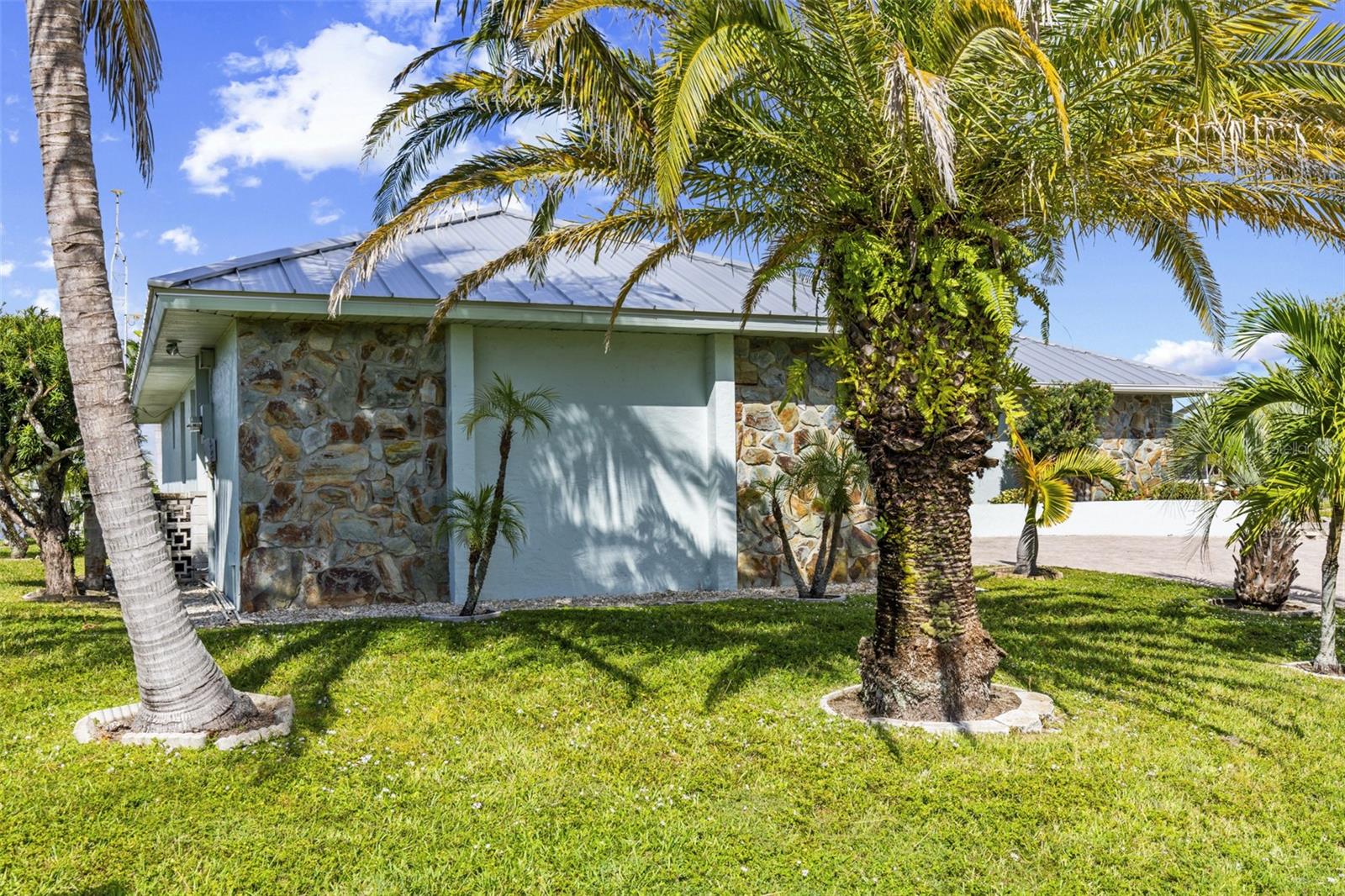 Image 29 of 34 For 704 Bimini Lane