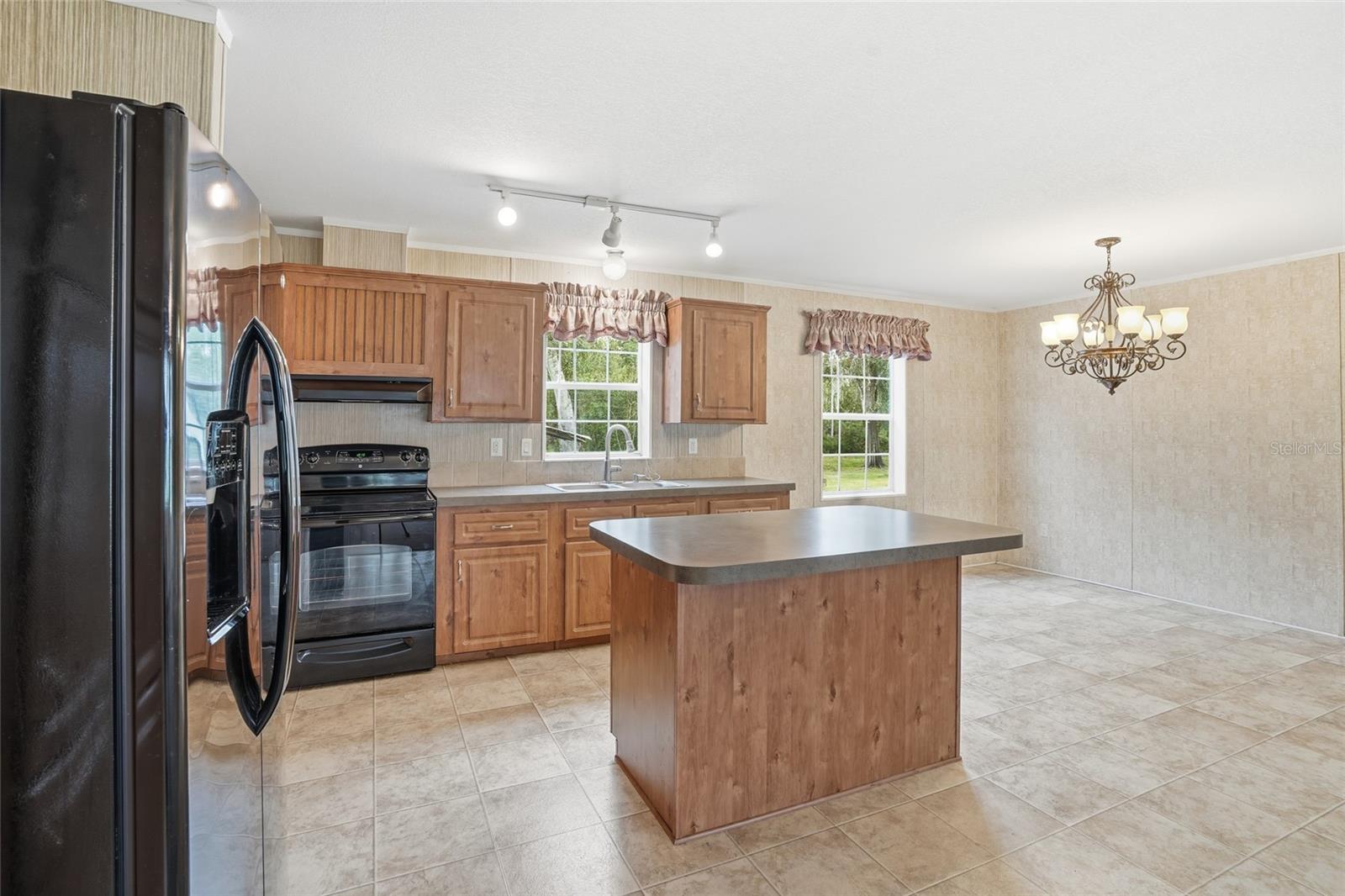 Listing photo id 11 for 11305 Broadview Road