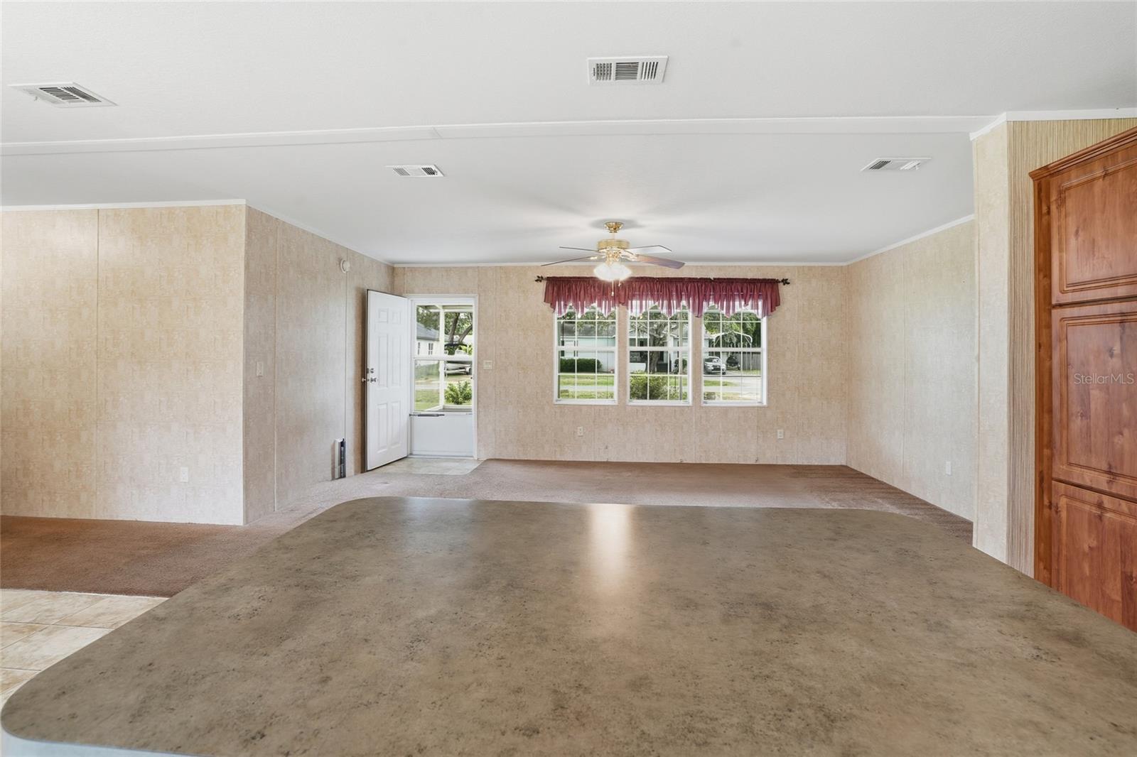 Listing photo id 12 for 11305 Broadview Road