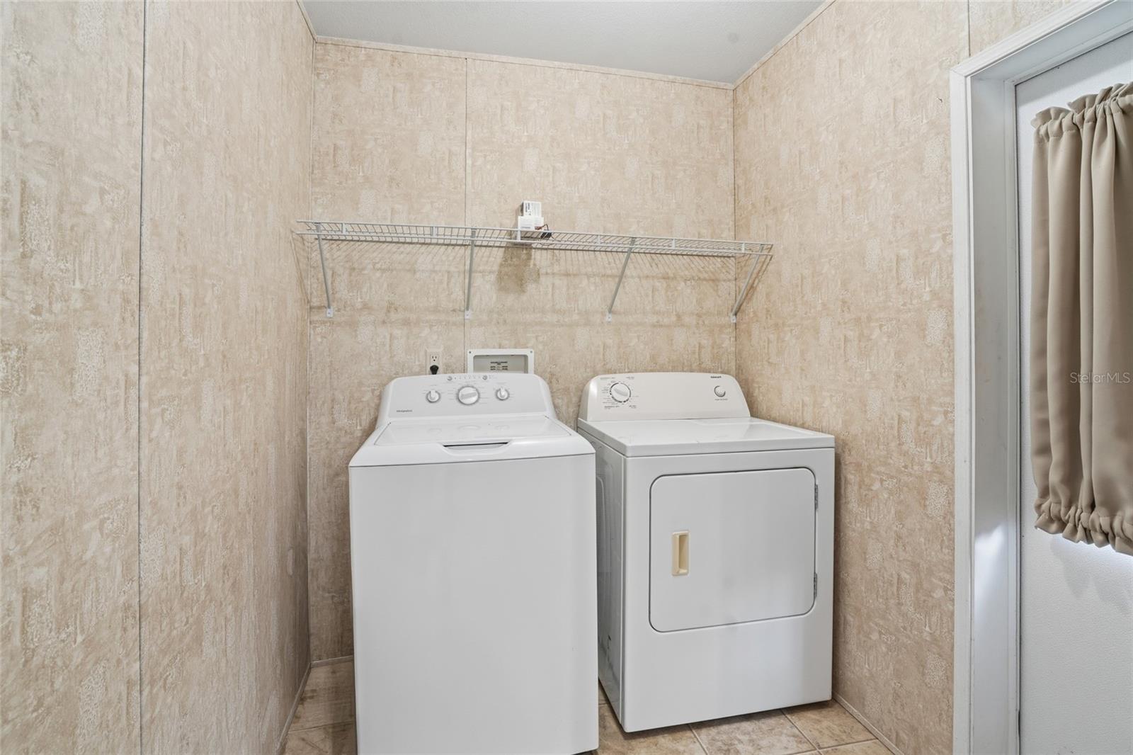 Listing photo id 13 for 11305 Broadview Road