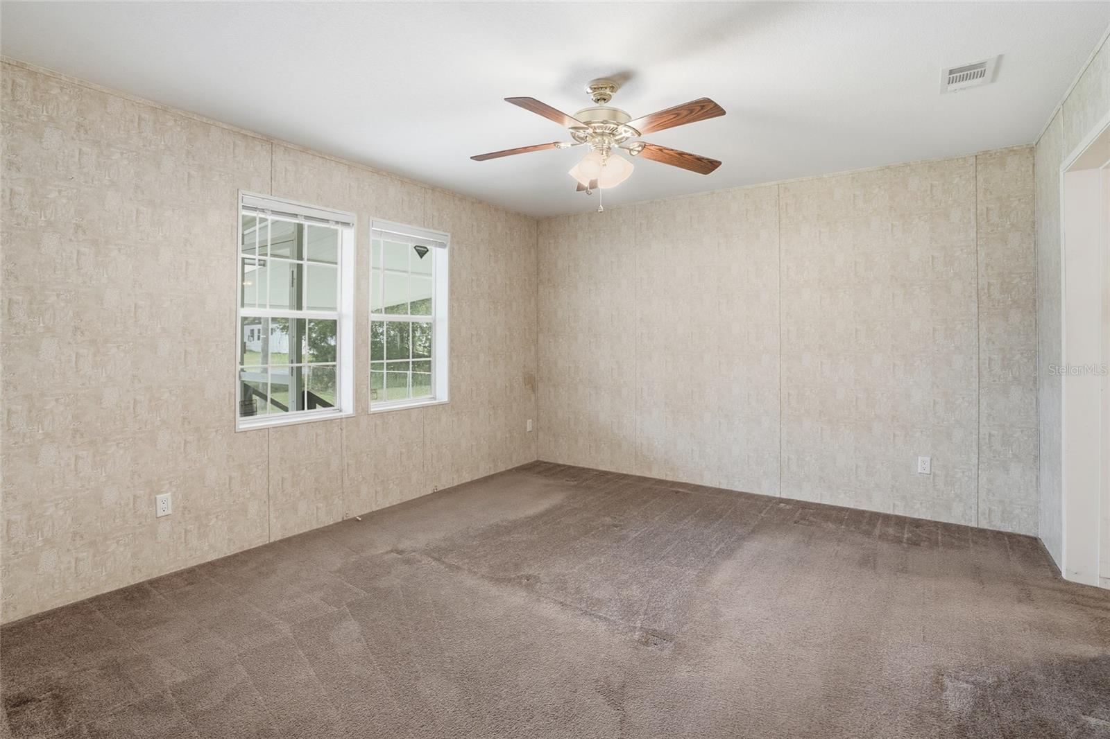 Listing photo id 14 for 11305 Broadview Road