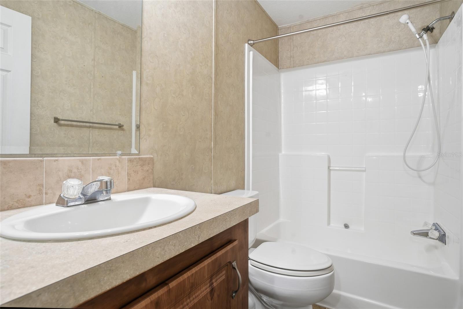 Listing photo id 19 for 11305 Broadview Road