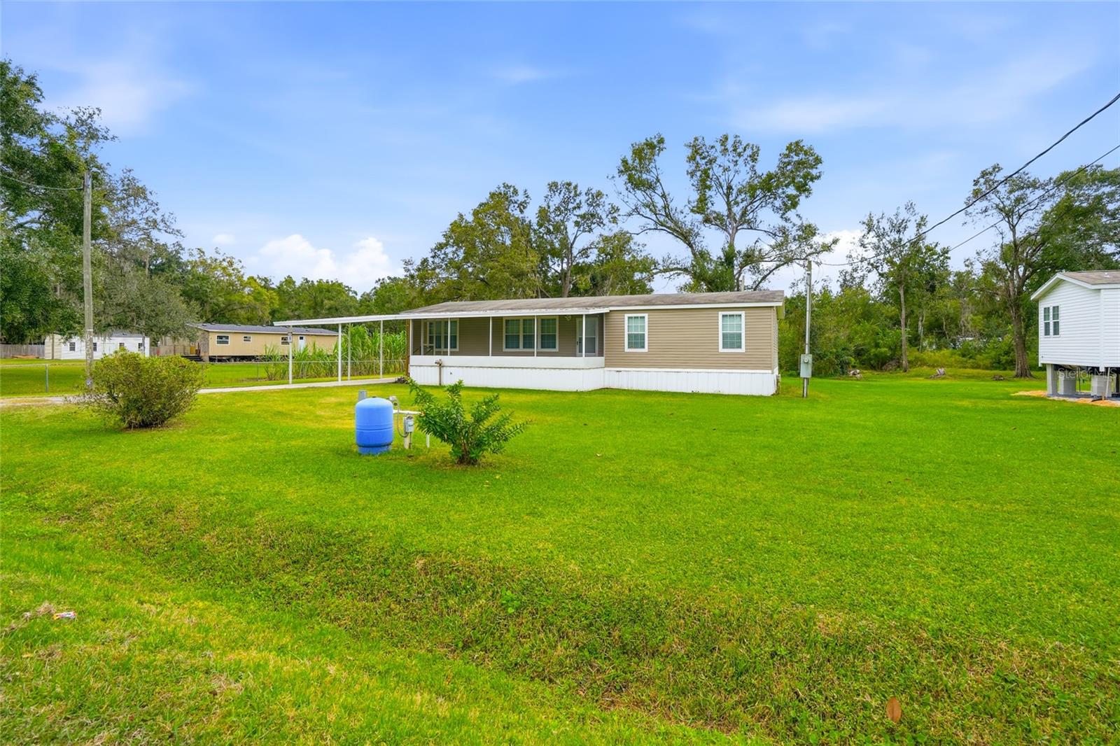 Listing photo id 3 for 11305 Broadview Road