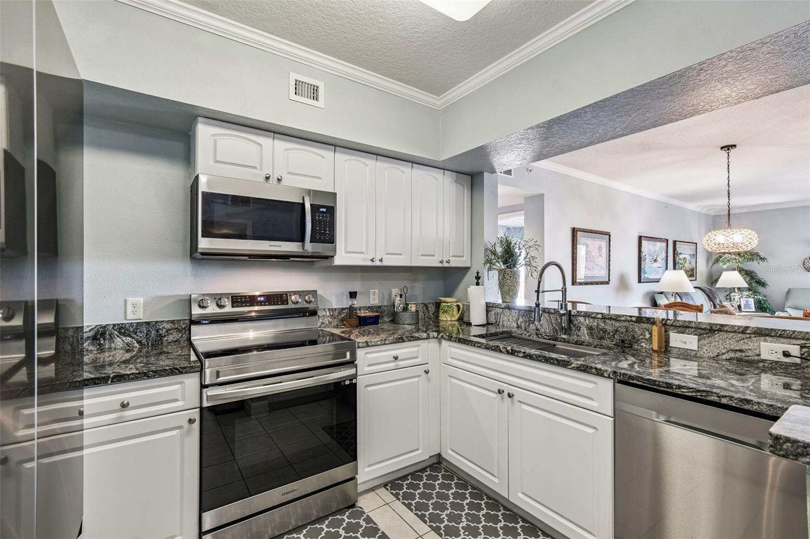 Image 10 of 100 For 4516 Seagull Drive 807