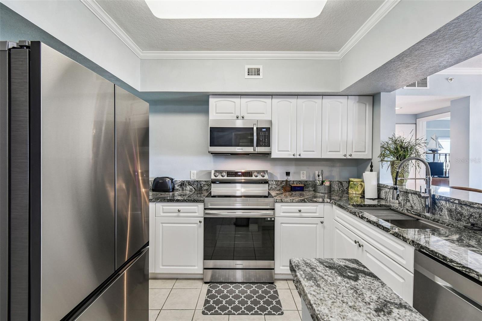 Image 7 of 100 For 4516 Seagull Drive 807