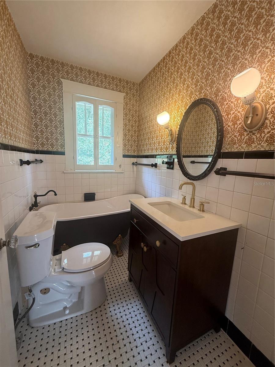 Image 16 of 21 For 6100 River Terrace