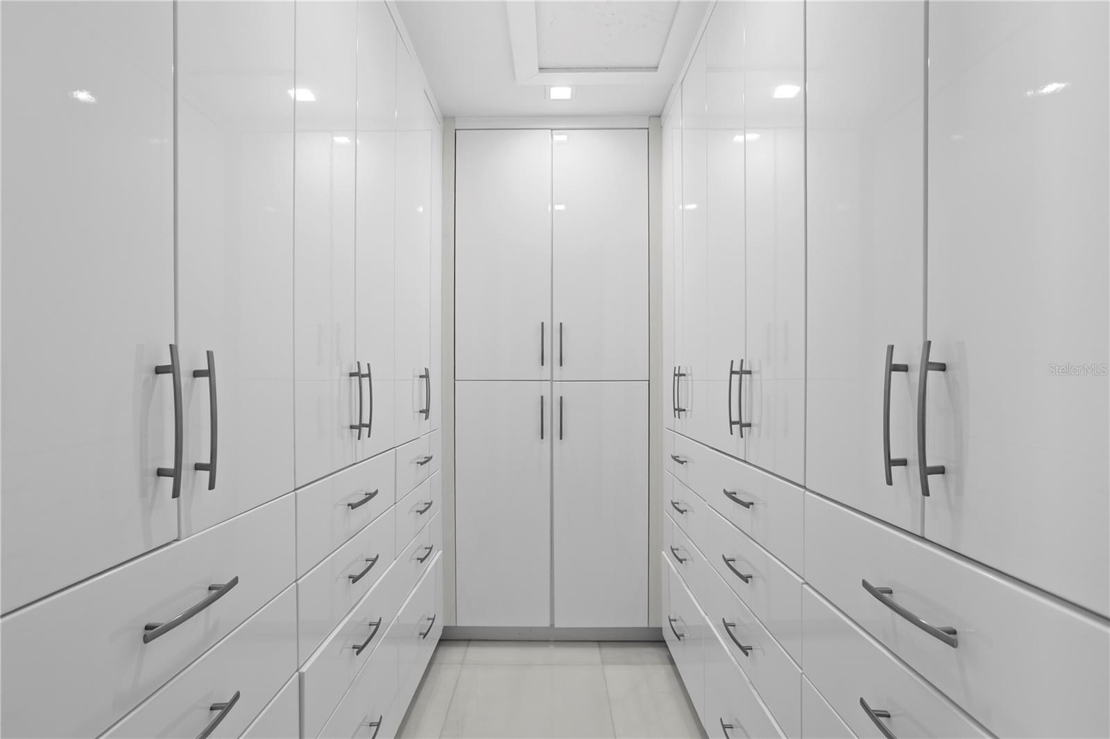 Listing photo id 14 for 82 Martinique Avenue