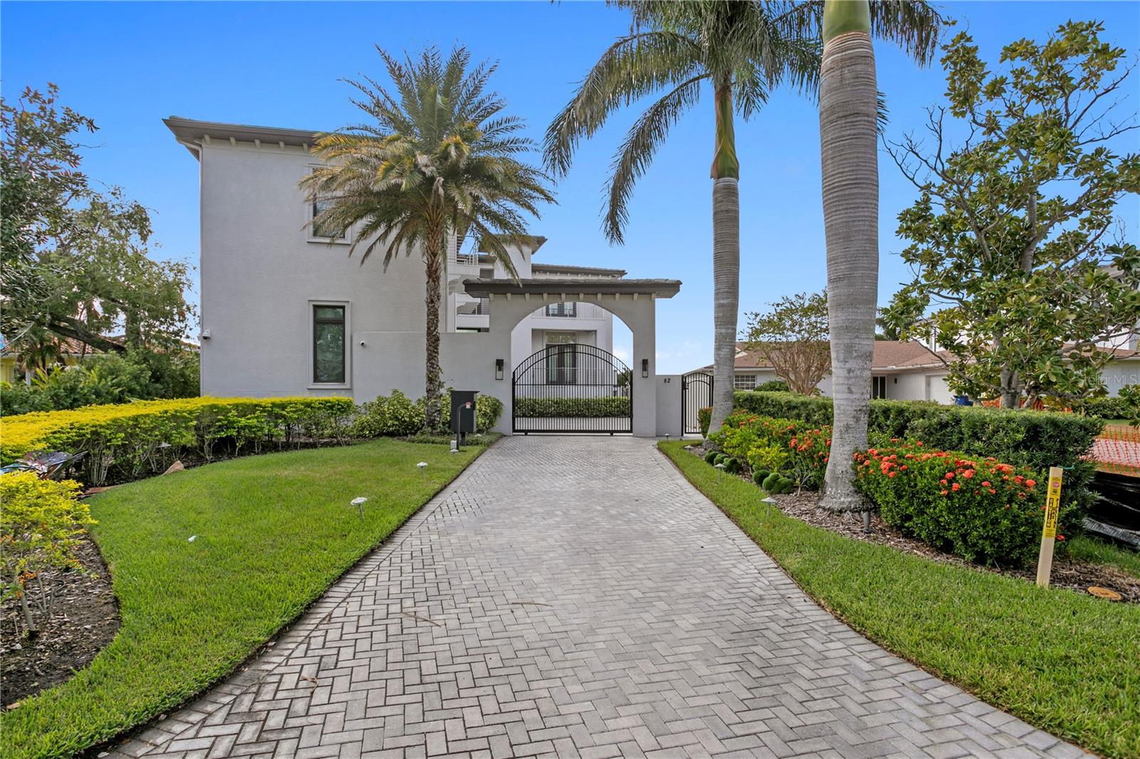 Listing photo id 0 for 82 Martinique Avenue