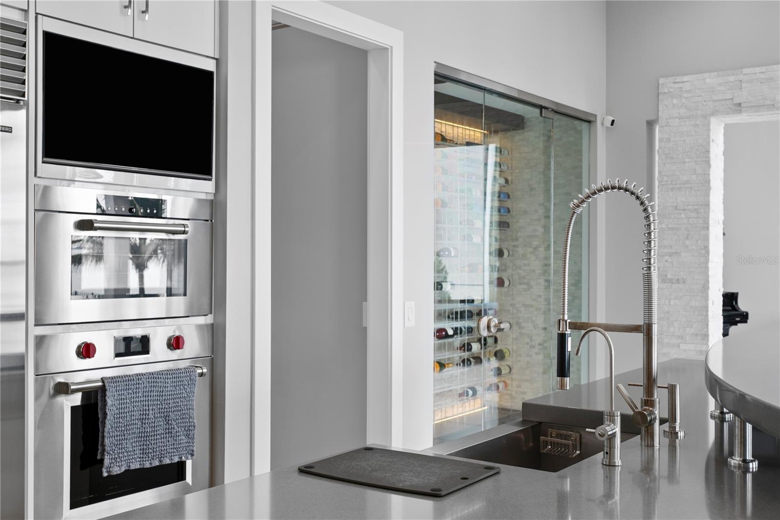 Listing photo id 18 for 82 Martinique Avenue