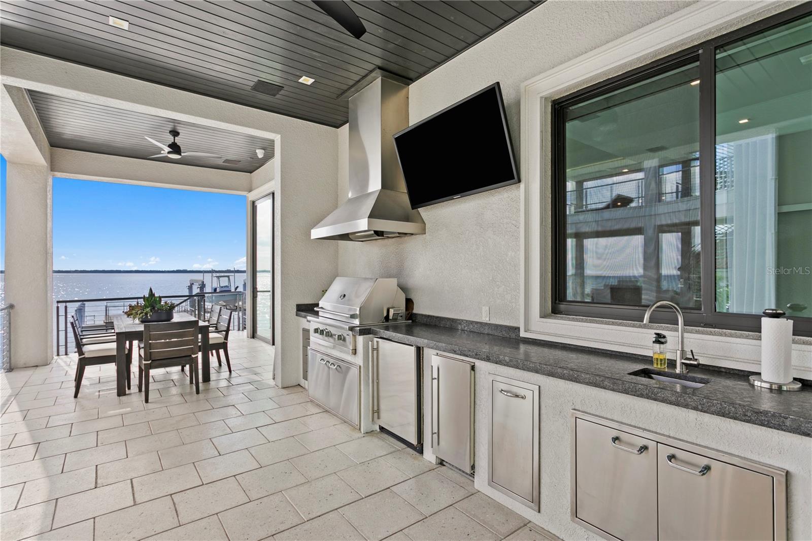 Listing photo id 24 for 82 Martinique Avenue