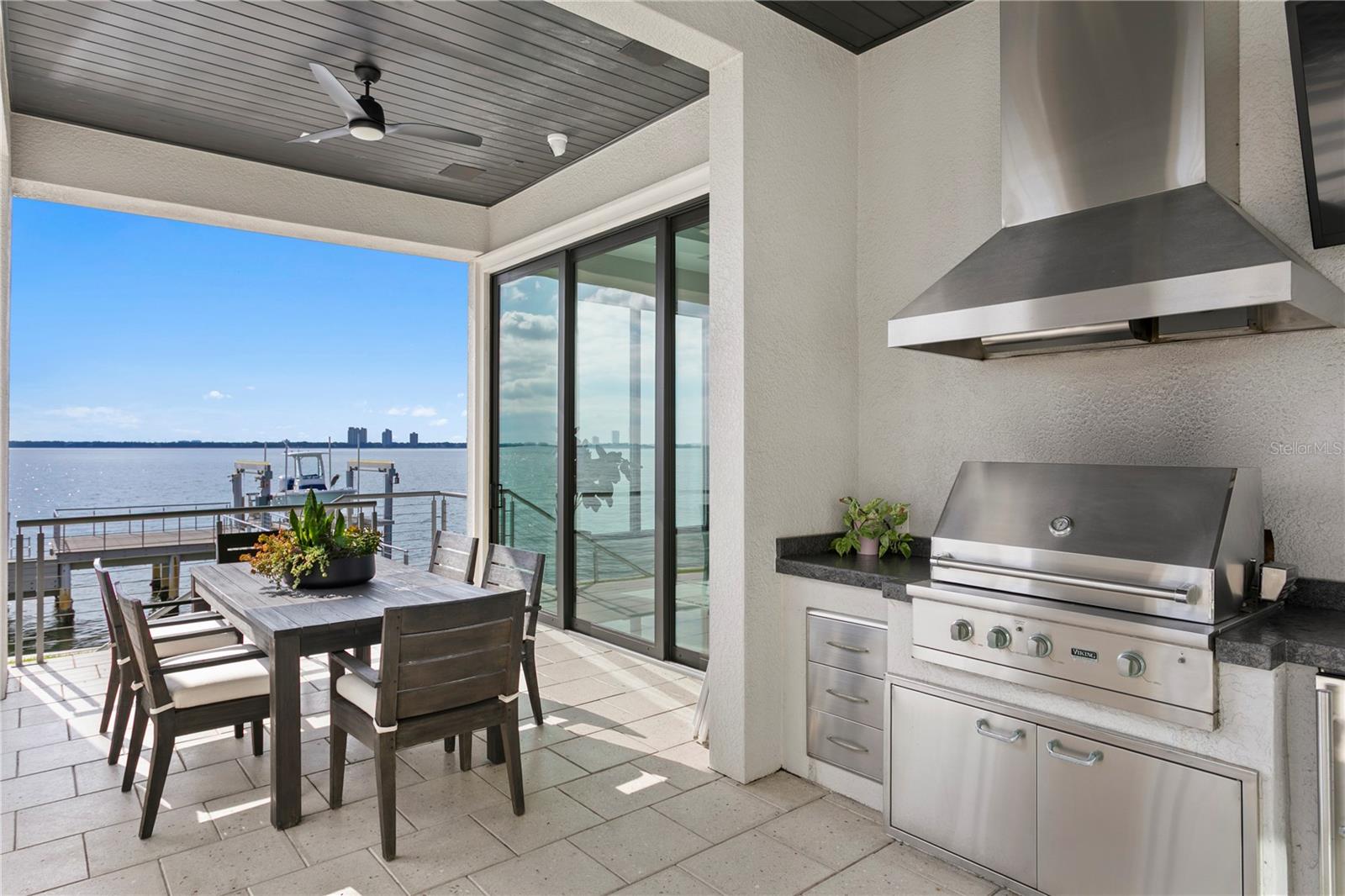 Listing photo id 25 for 82 Martinique Avenue