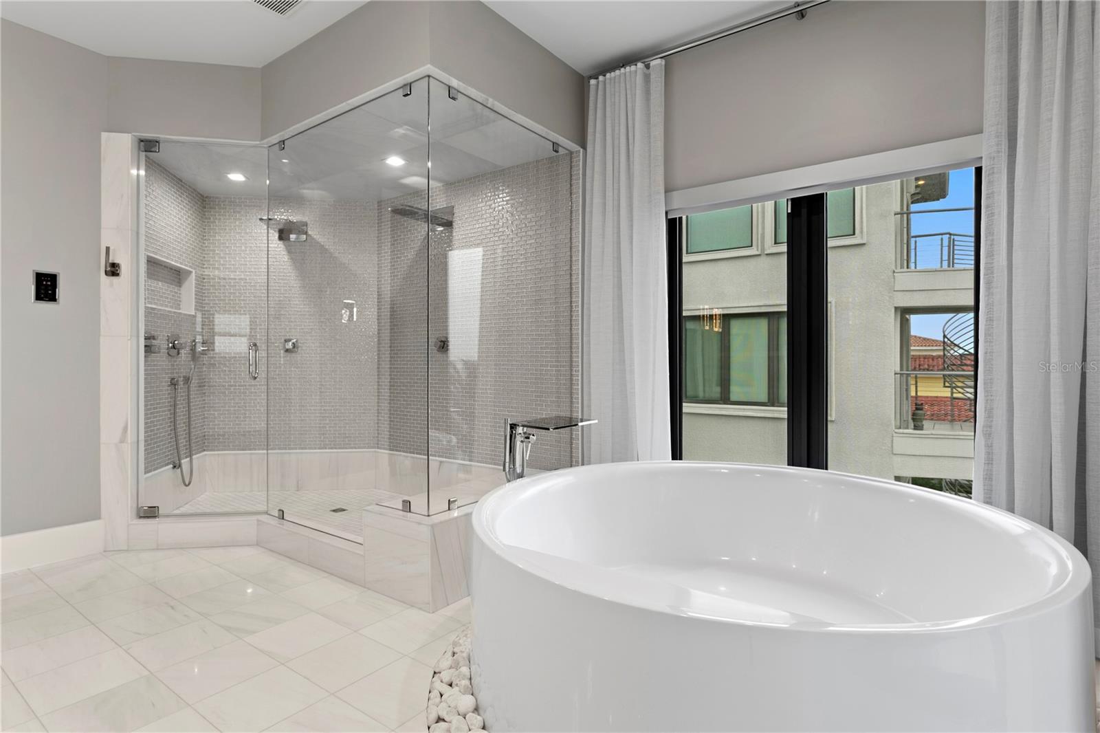 Listing photo id 40 for 82 Martinique Avenue