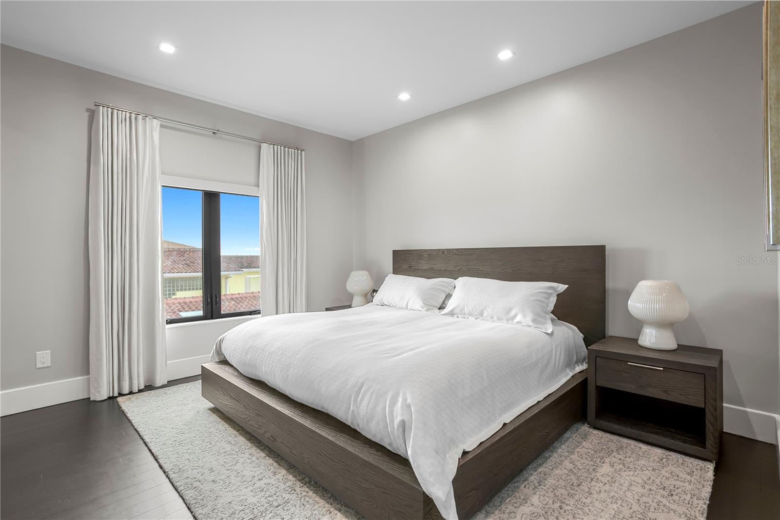 Listing photo id 46 for 82 Martinique Avenue