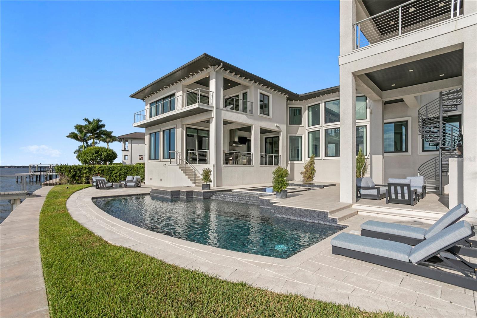 Listing photo id 63 for 82 Martinique Avenue