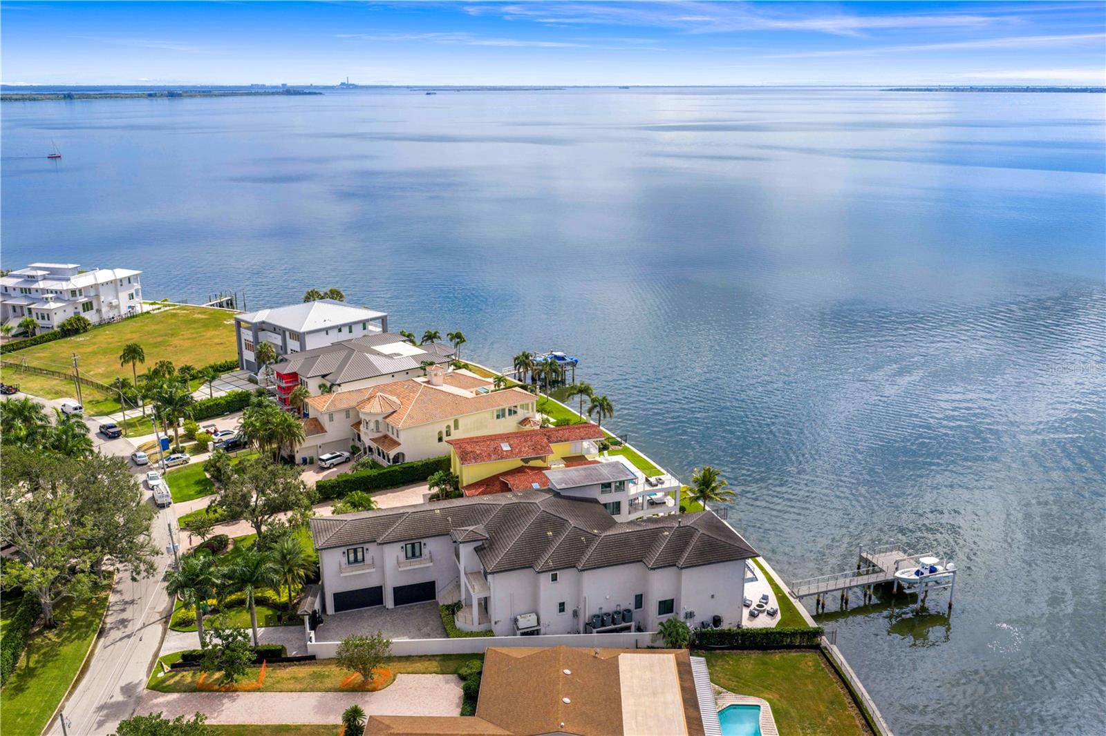 Listing photo id 82 for 82 Martinique Avenue