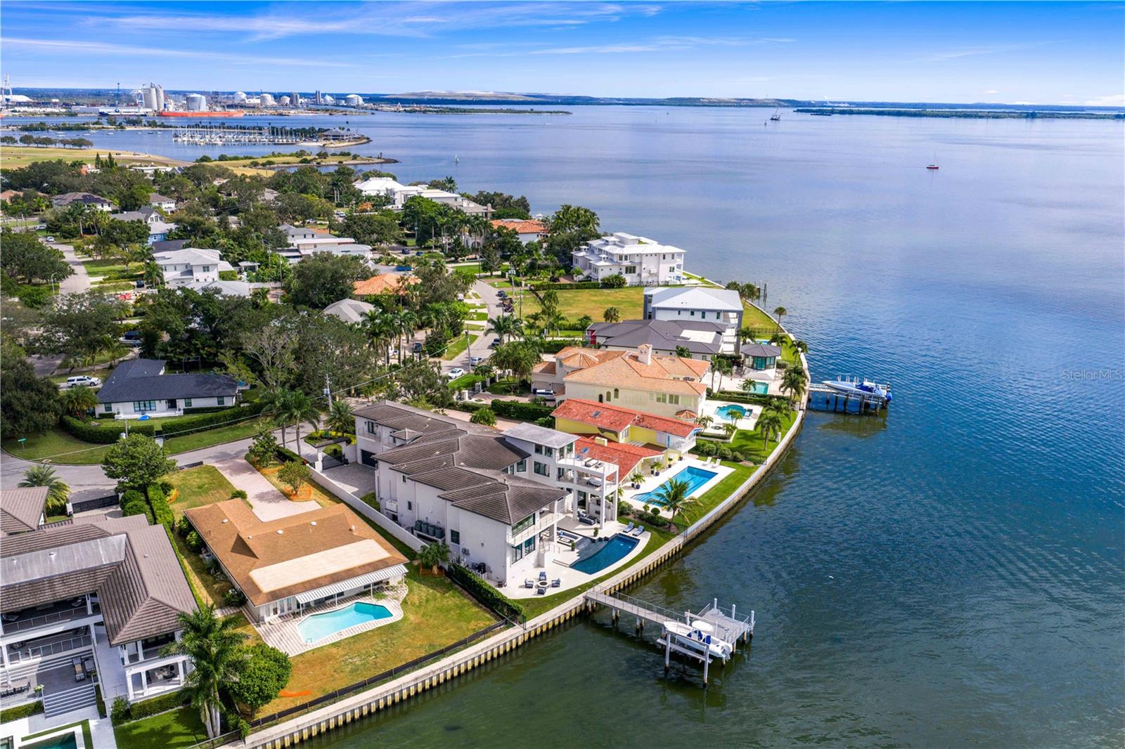 Listing photo id 84 for 82 Martinique Avenue