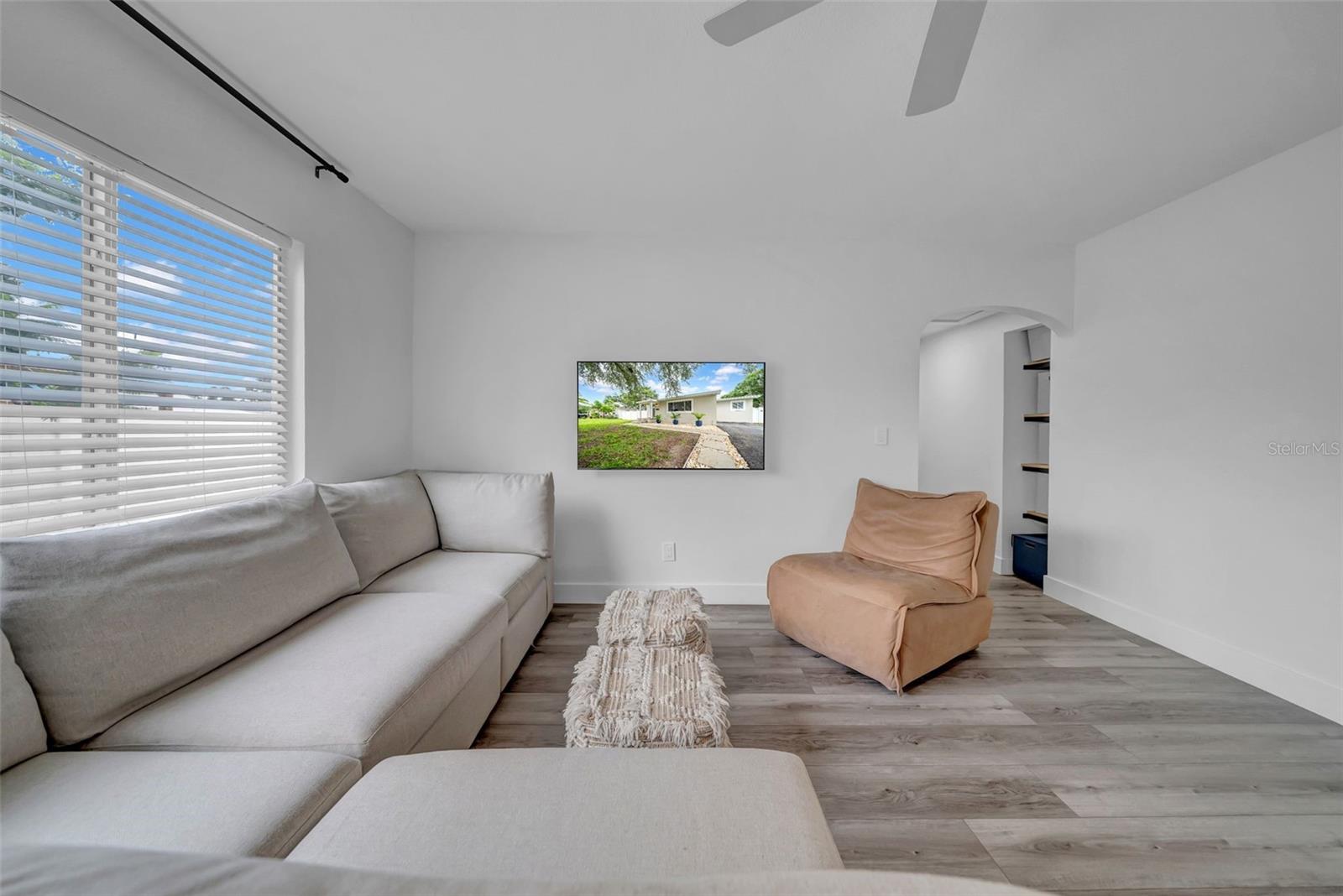 Image 6 of 27 For 5548 Dartmouth Avenue N