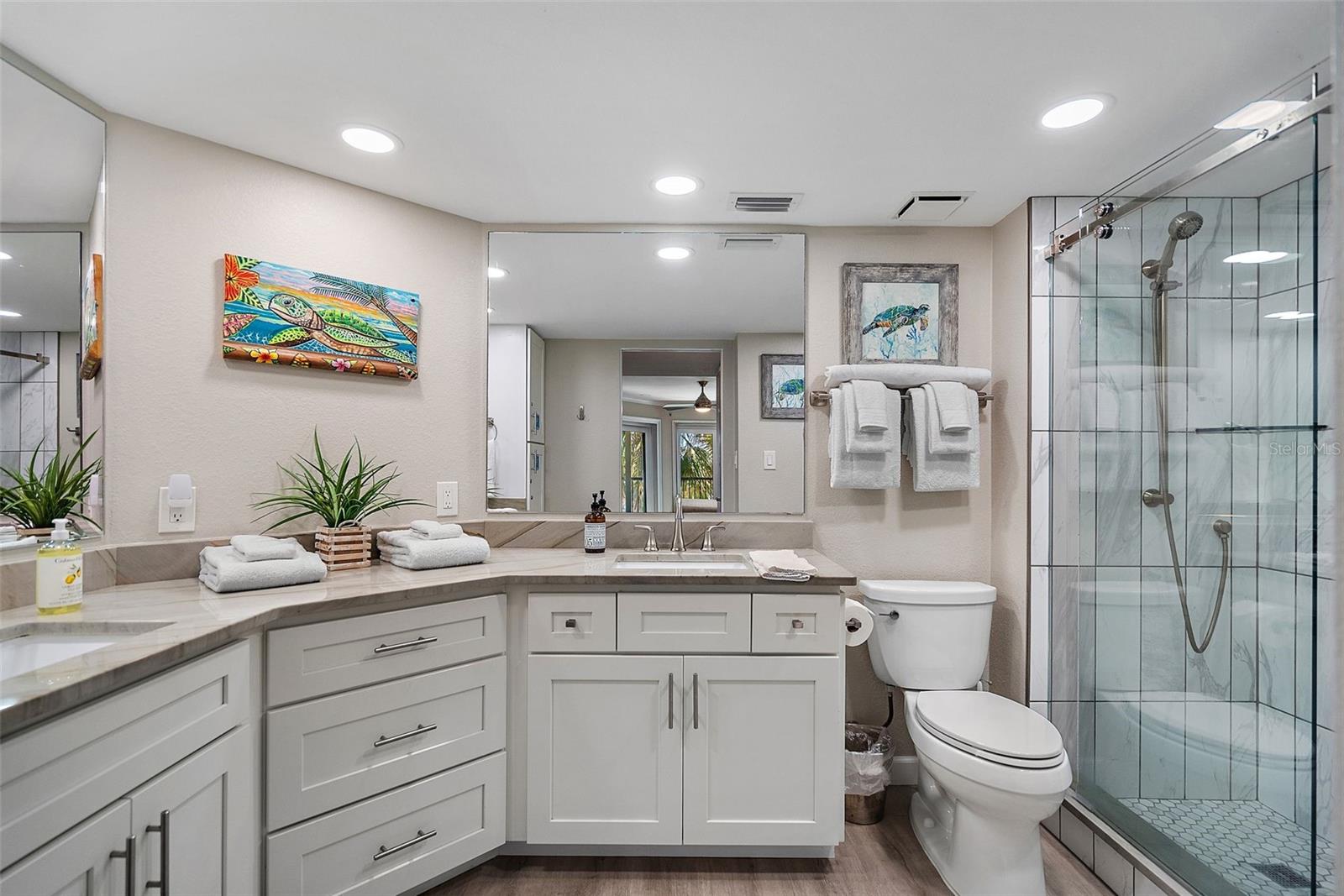 Image 20 of 40 For 7467 Bayshore Drive 303