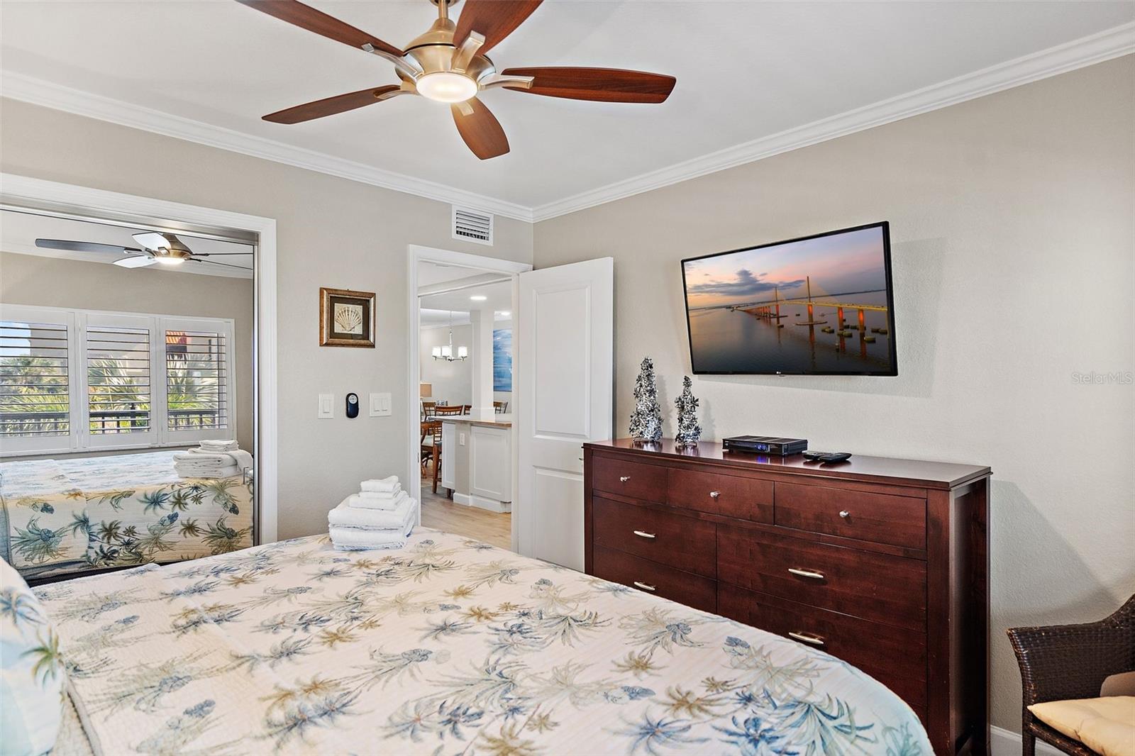 Image 26 of 40 For 7467 Bayshore Drive 303