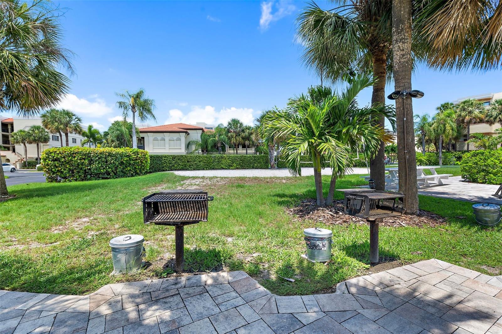 Image 33 of 40 For 7467 Bayshore Drive 303