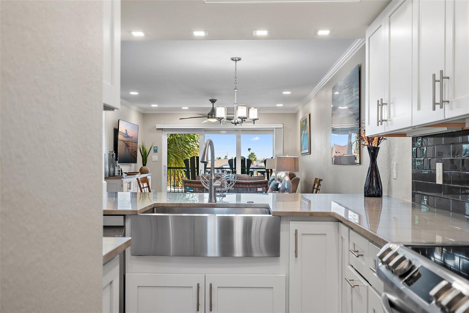 Image 9 of 40 For 7467 Bayshore Drive 303