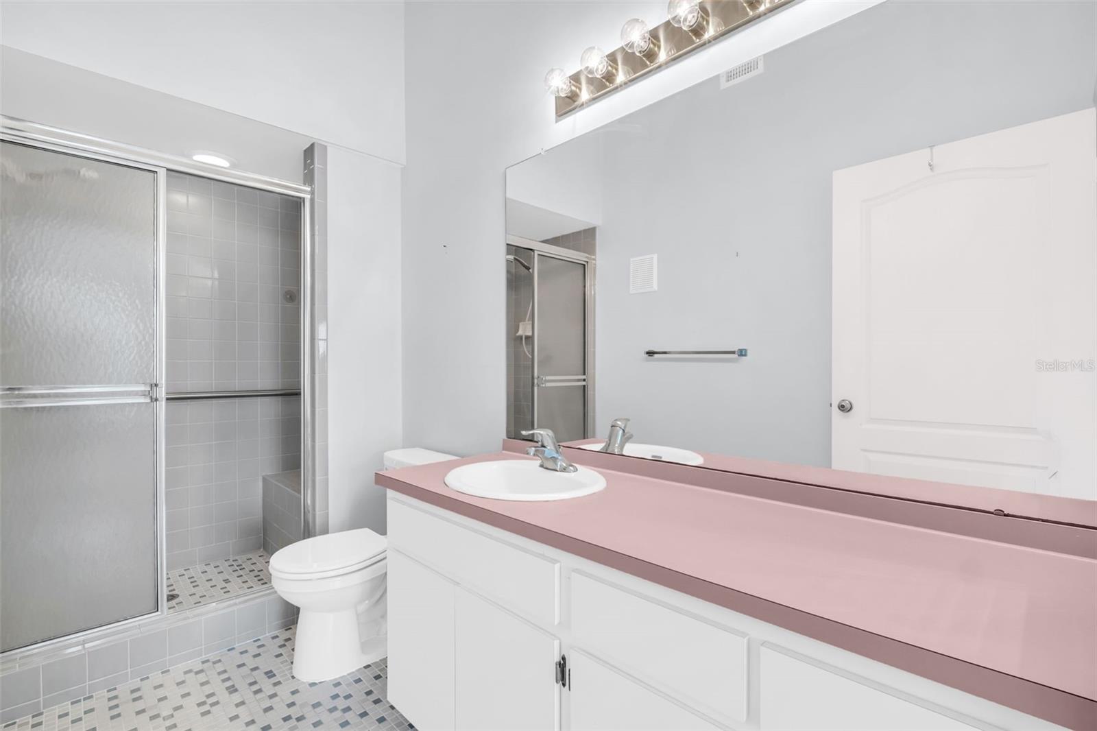 Listing photo id 8 for 2298 Americus Boulevard E 38