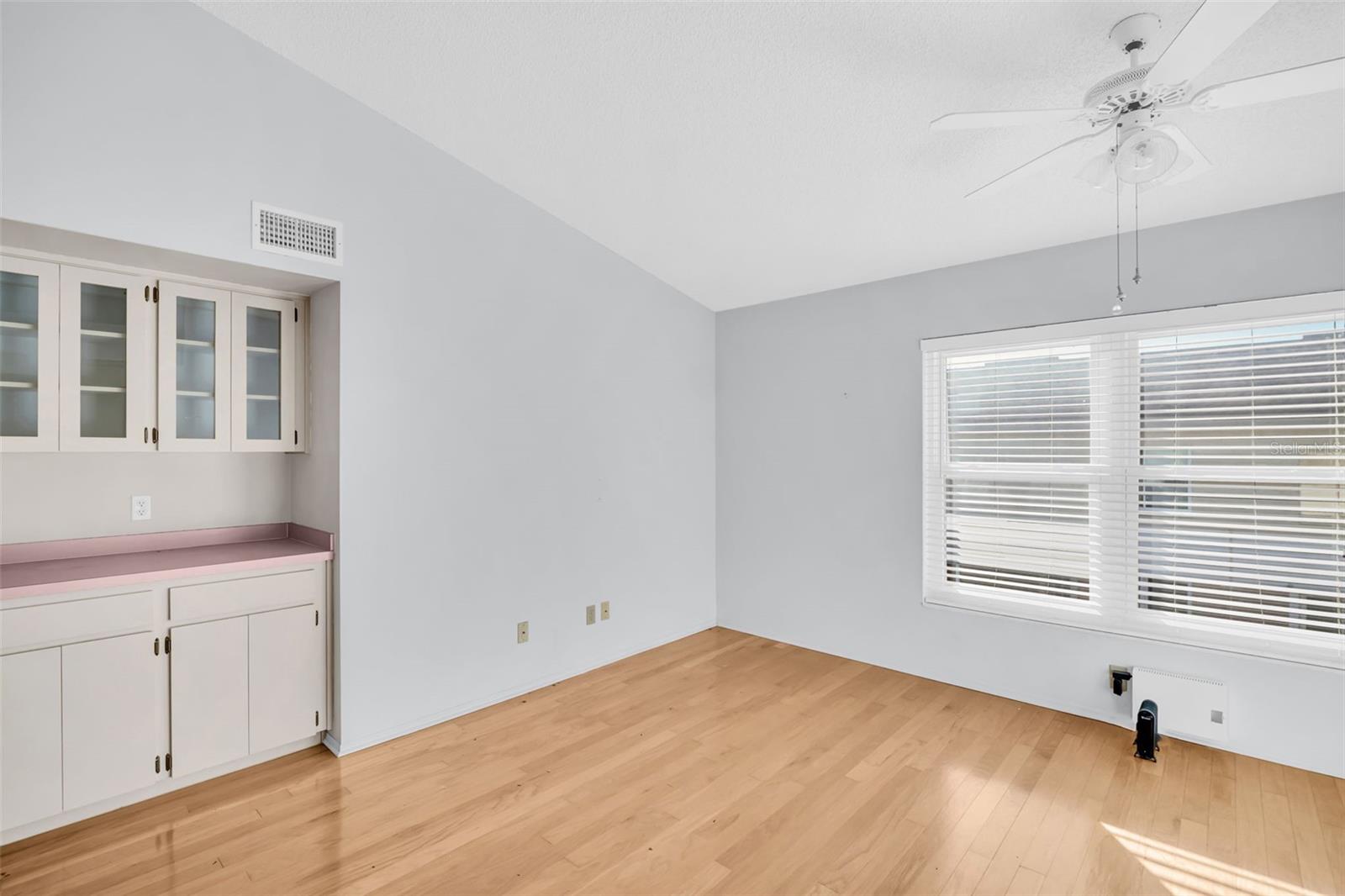 Listing photo id 2 for 2298 Americus Boulevard E 38