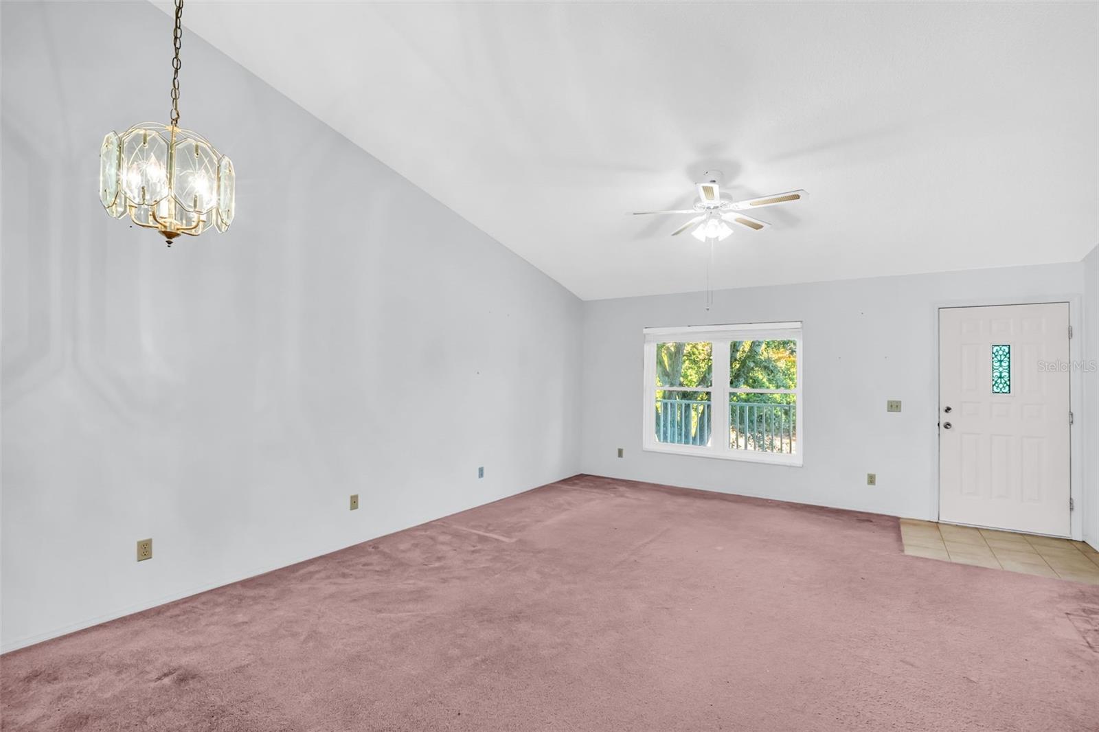 Listing photo id 4 for 2298 Americus Boulevard E 38