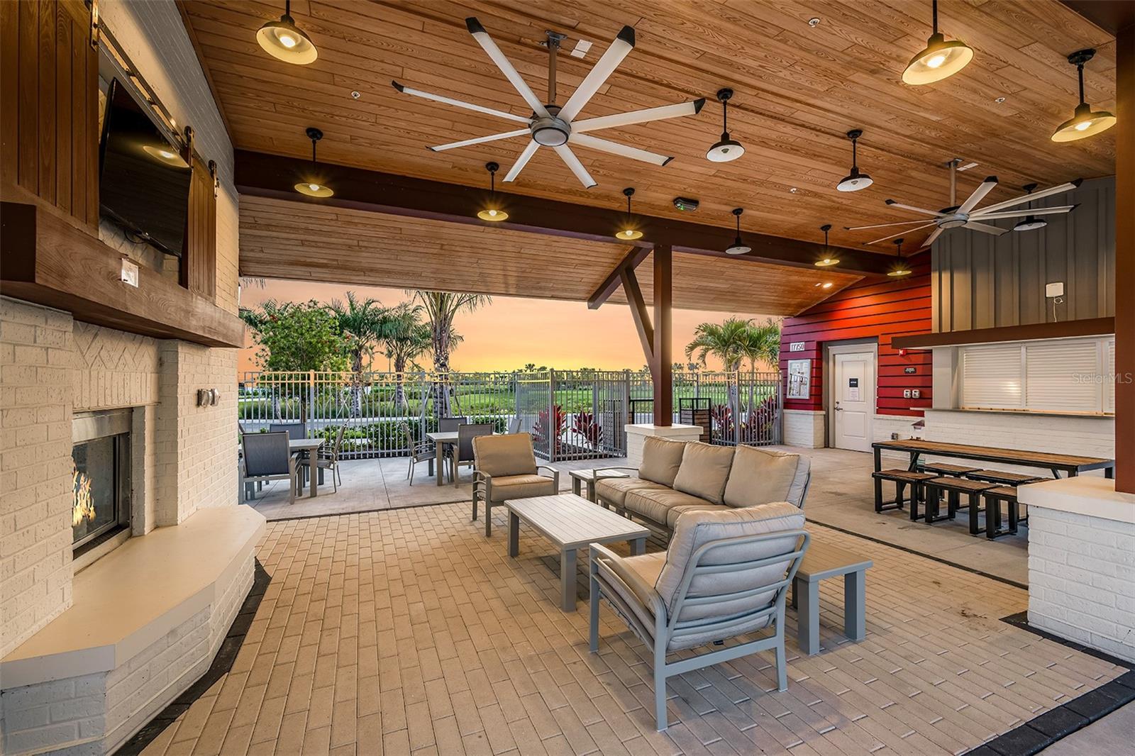 Image 19 of 25 For 17390 Moonflower Drive 202