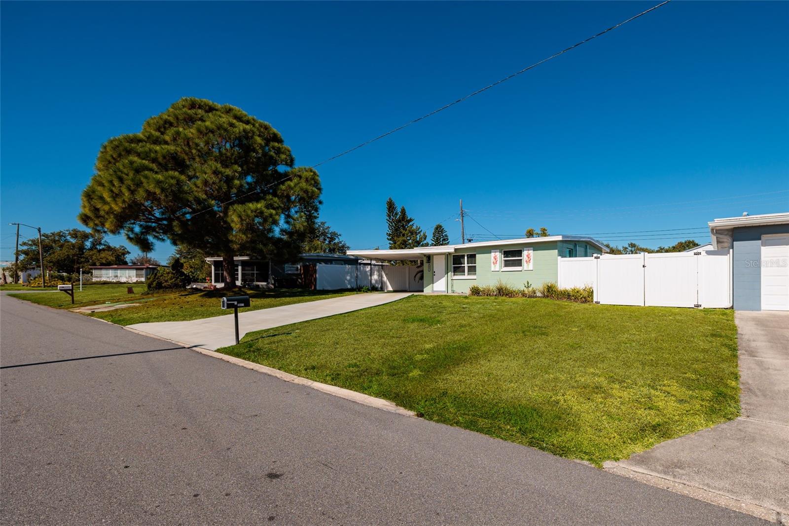 Image 25 of 30 For 10477 119th Avenue