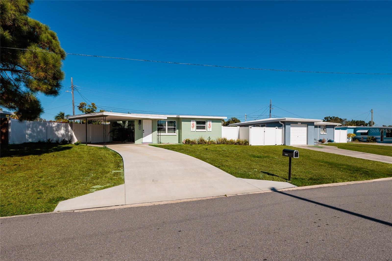 Image 3 of 30 For 10477 119th Avenue