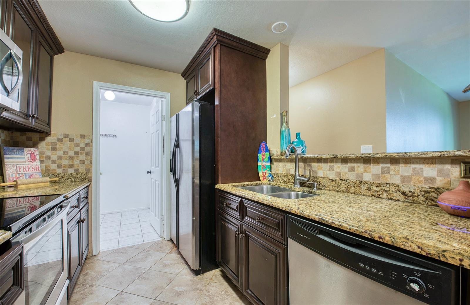 Image 18 of 48 For 1400 Gandy Blvd. N Boulevard N 811