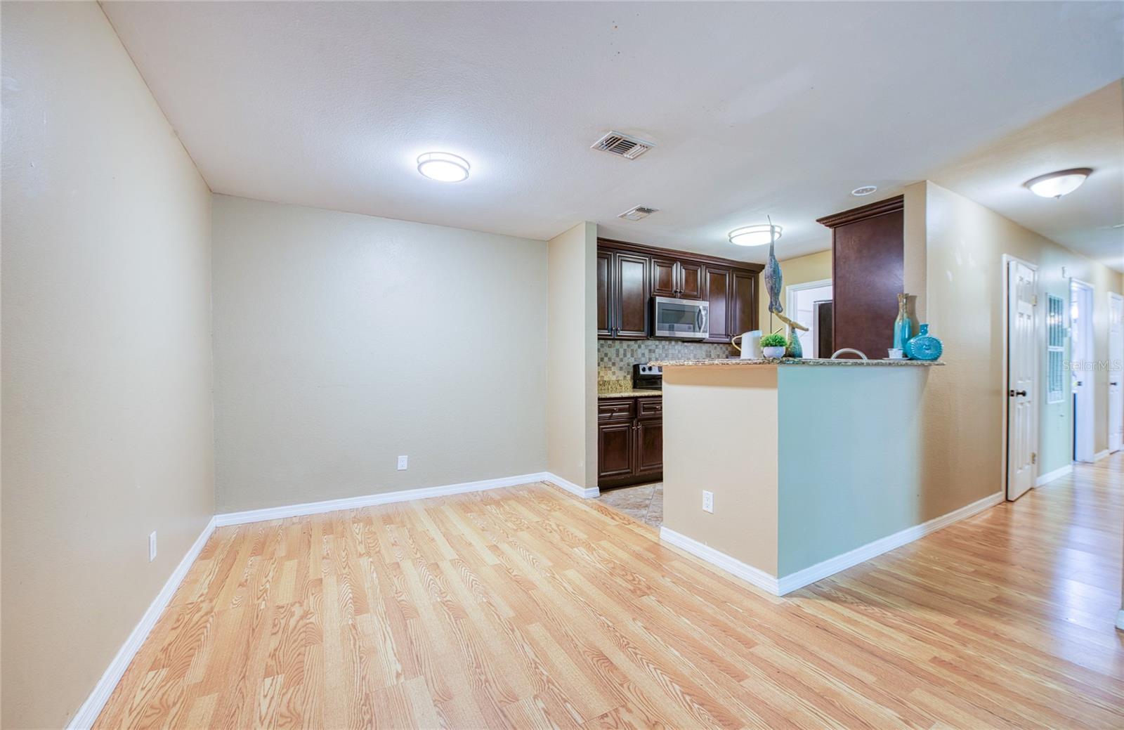 Image 9 of 48 For 1400 Gandy Blvd. N Boulevard N 811