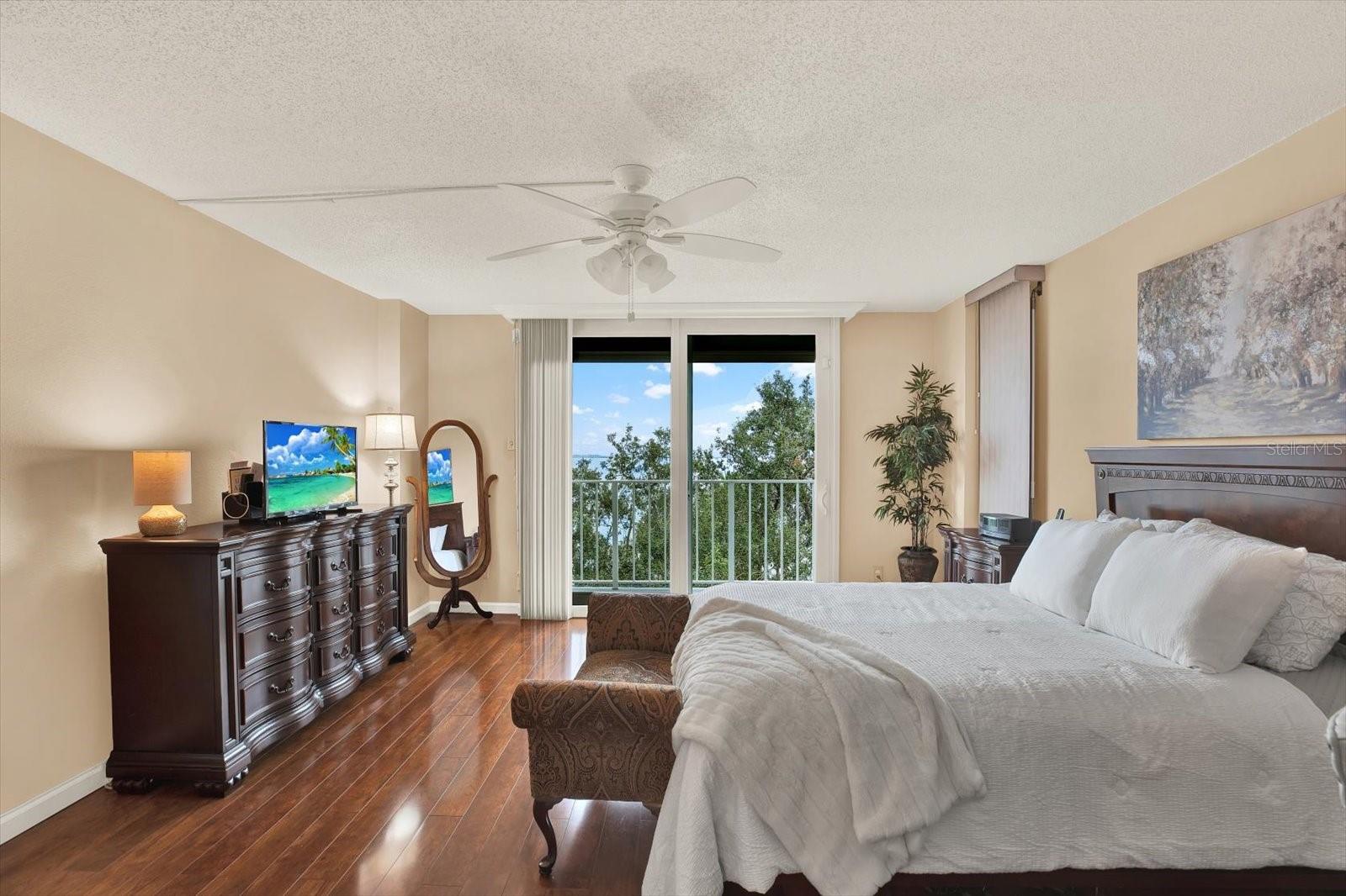 Image 21 of 44 For 2611 Bayshore Boulevard 501