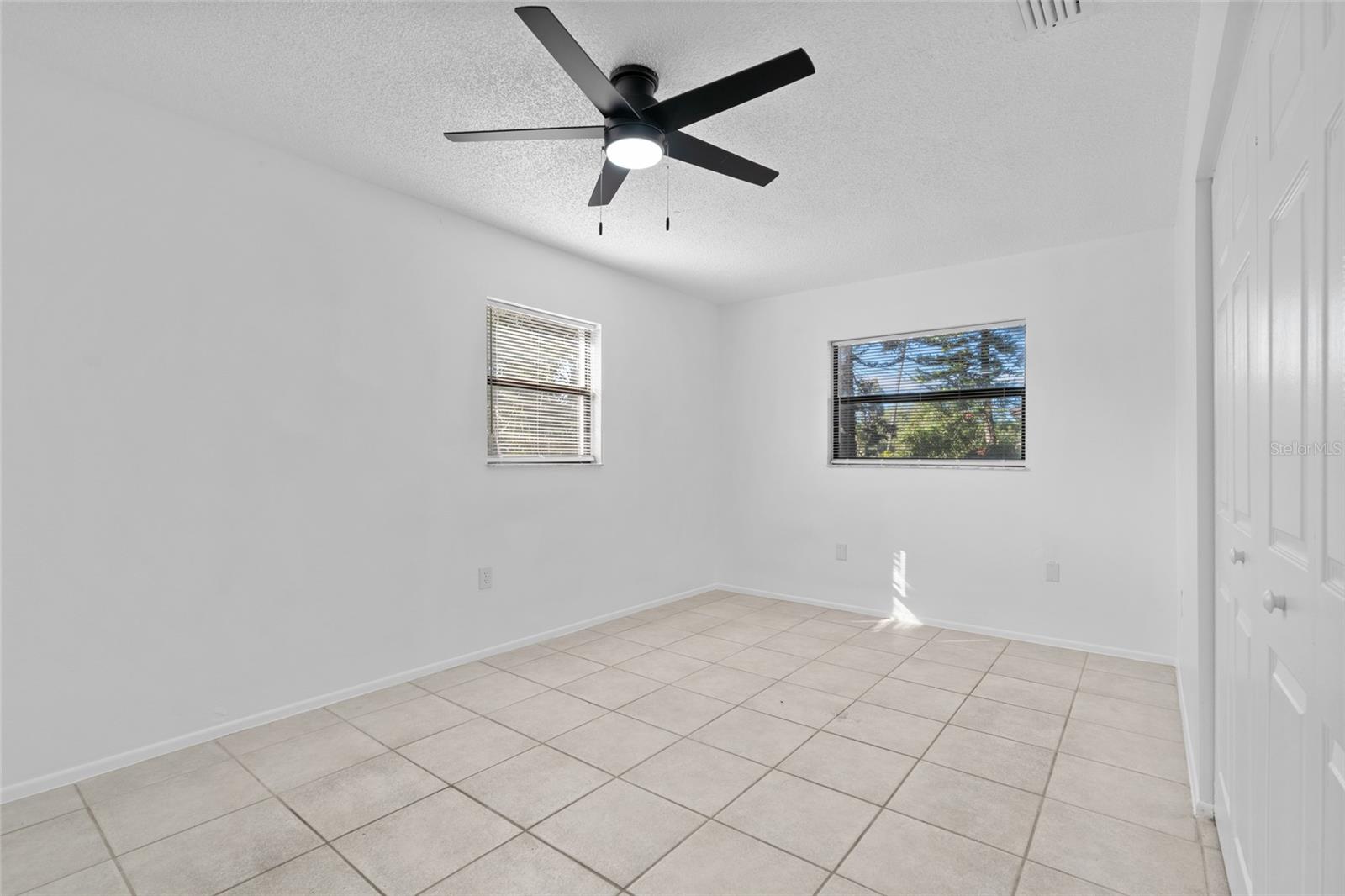 Image 11 of 51 For 2461 Dryer Avenue