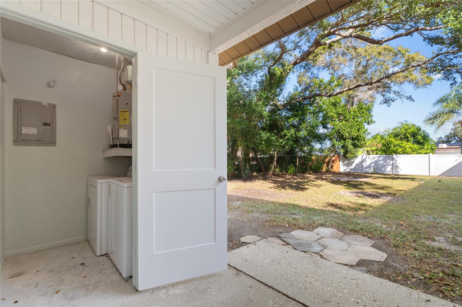 Image 18 of 51 For 2461 Dryer Avenue