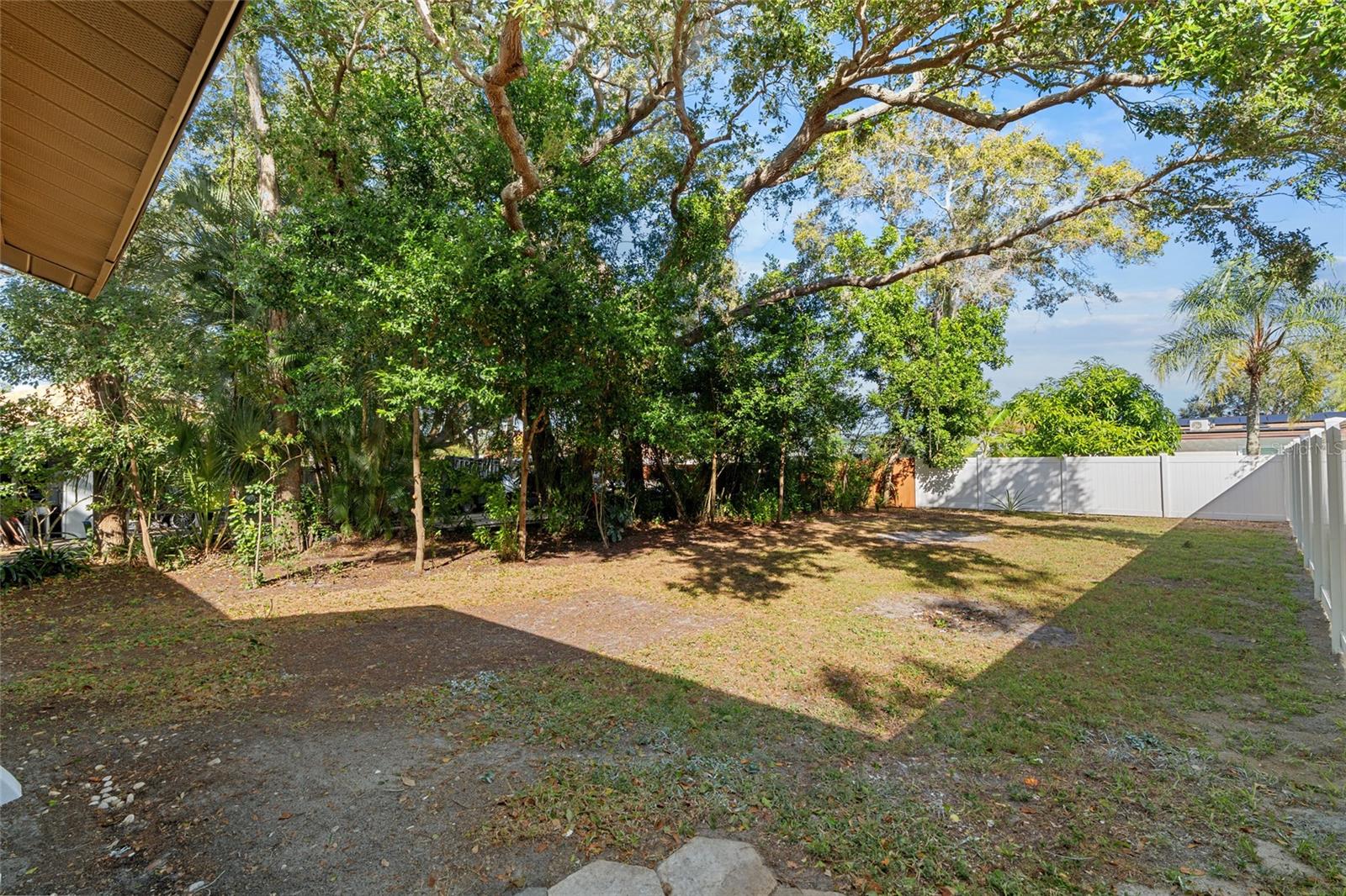 Image 20 of 51 For 2461 Dryer Avenue