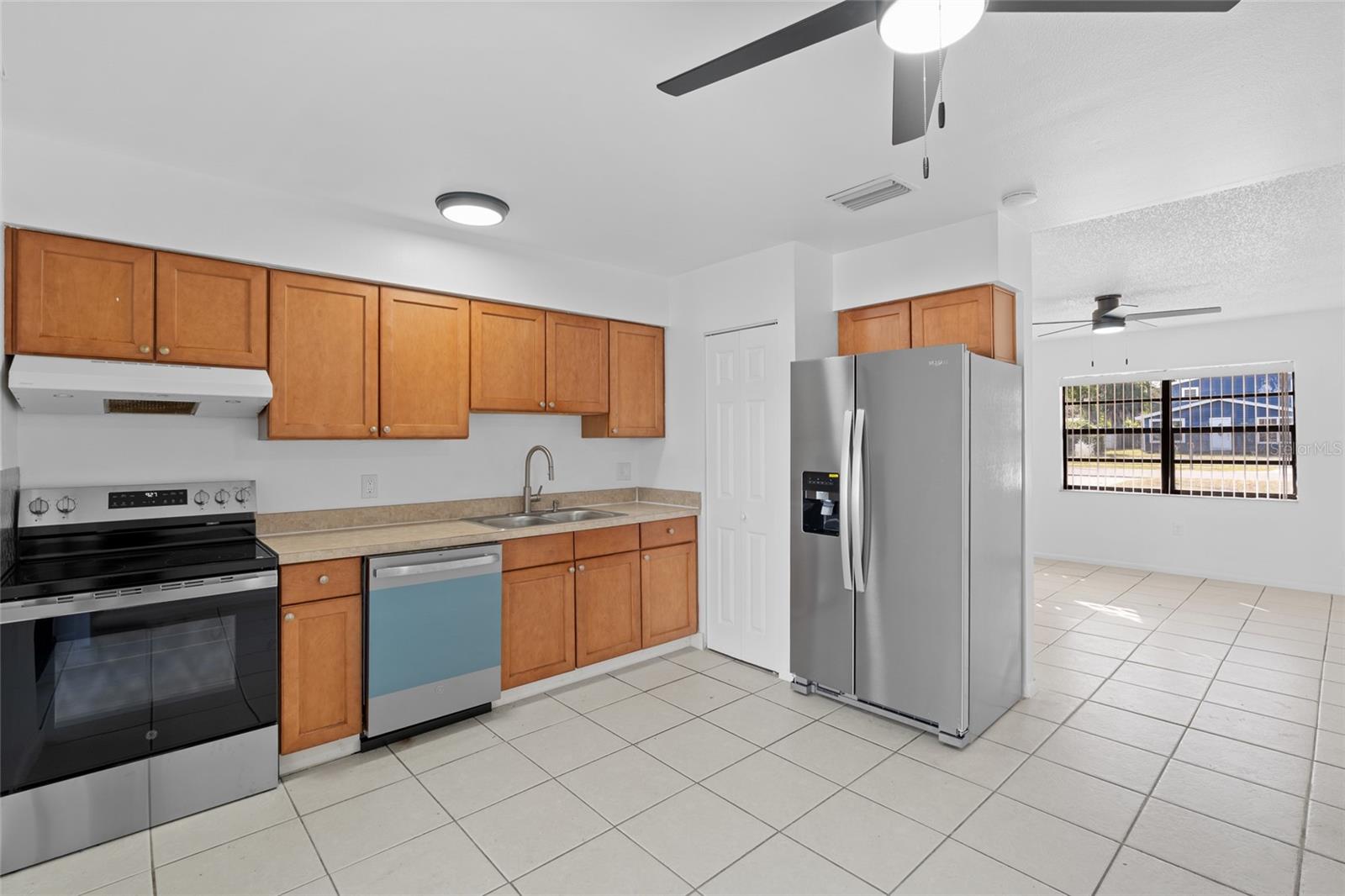 Image 24 of 51 For 2461 Dryer Avenue