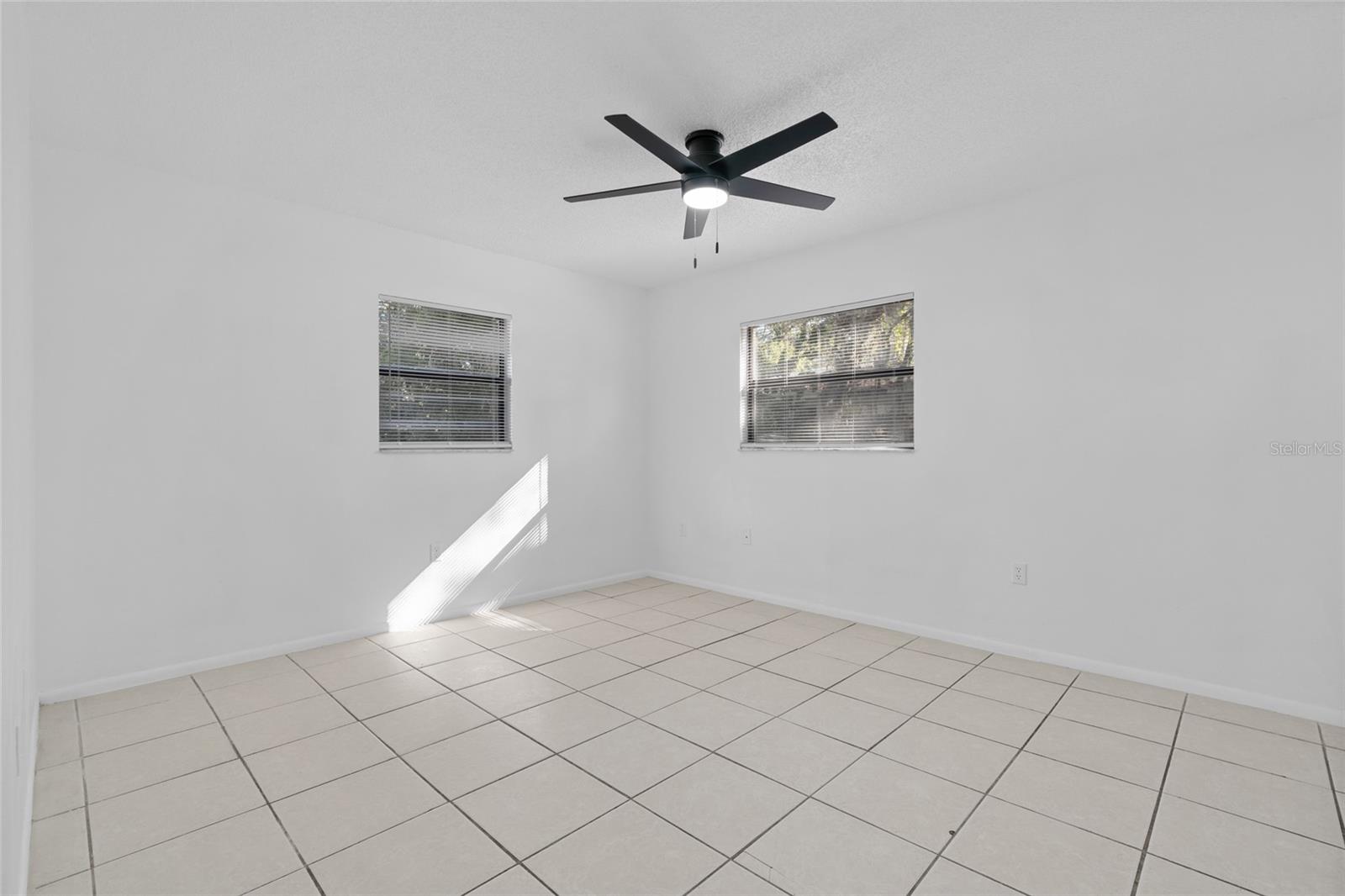 Image 33 of 51 For 2461 Dryer Avenue