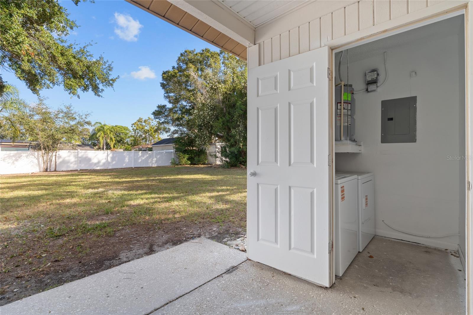 Image 37 of 51 For 2461 Dryer Avenue