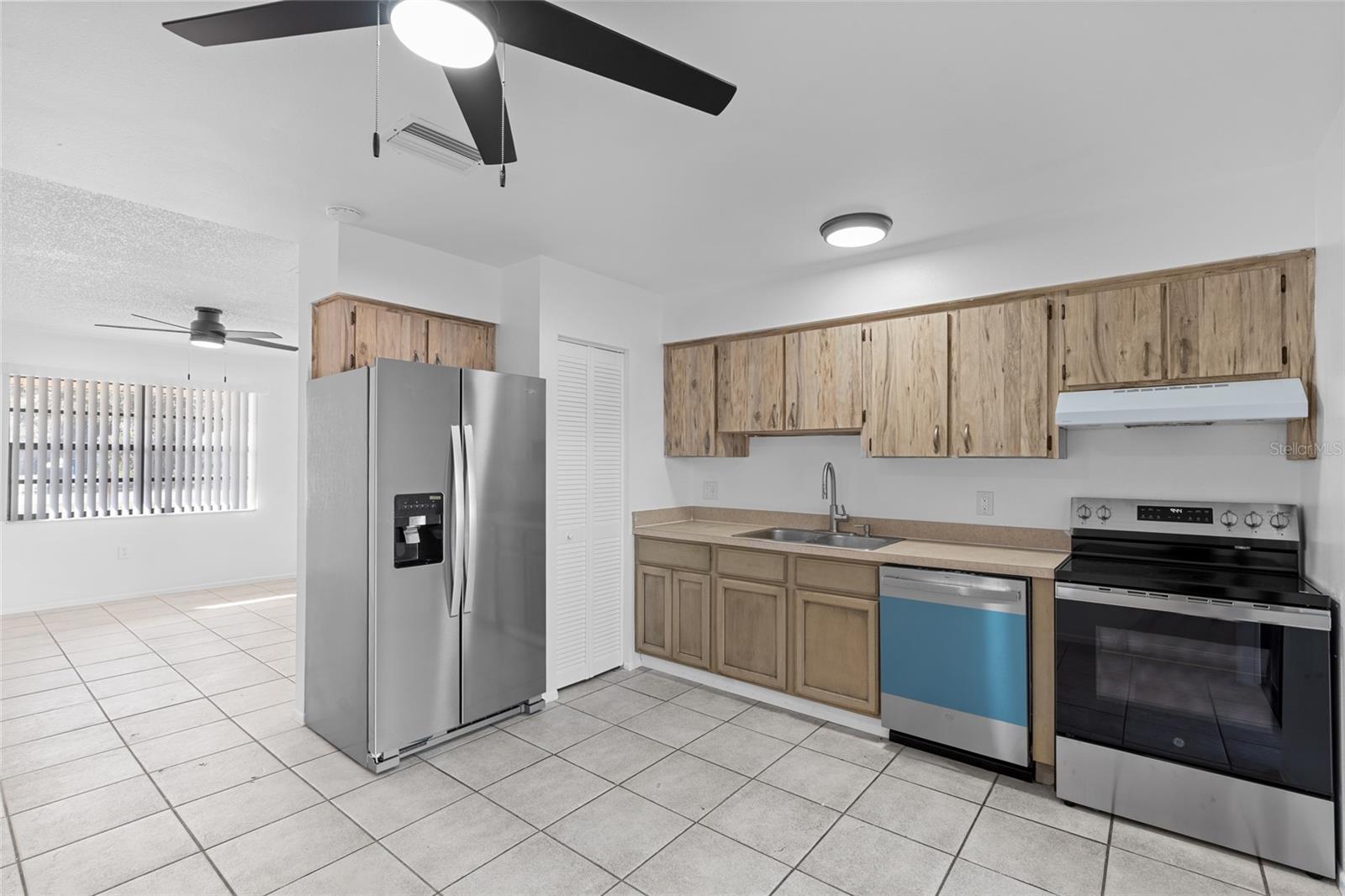 Image 5 of 51 For 2461 Dryer Avenue