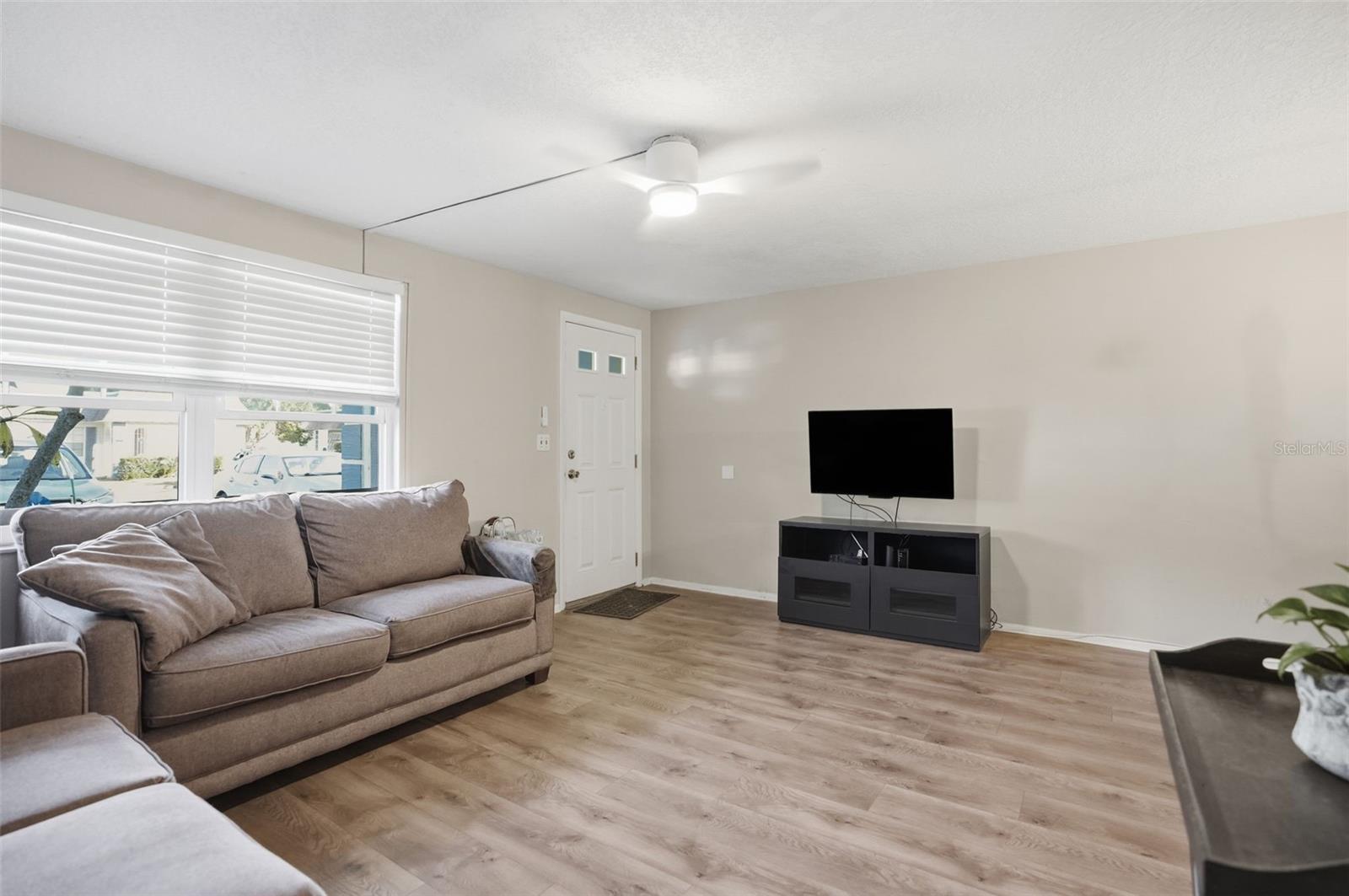 Image 6 of 19 For 4219 Sheldon Place 4219