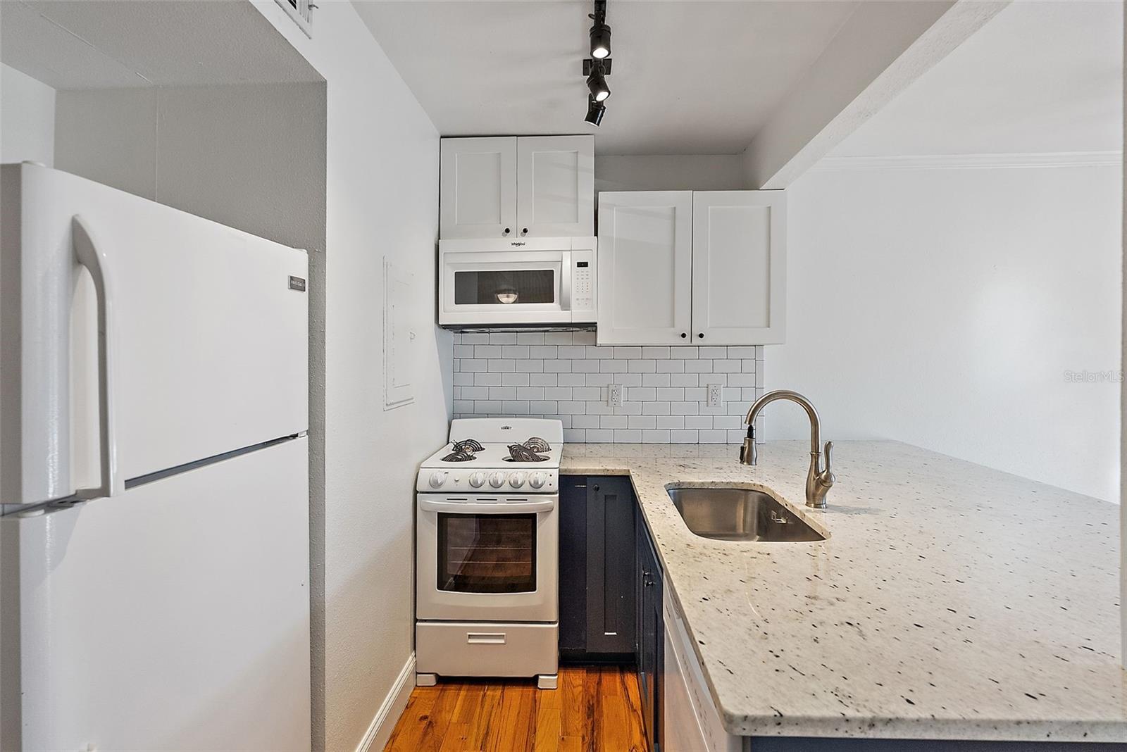 Image 13 of 30 For 1301 Howard Avenue C12