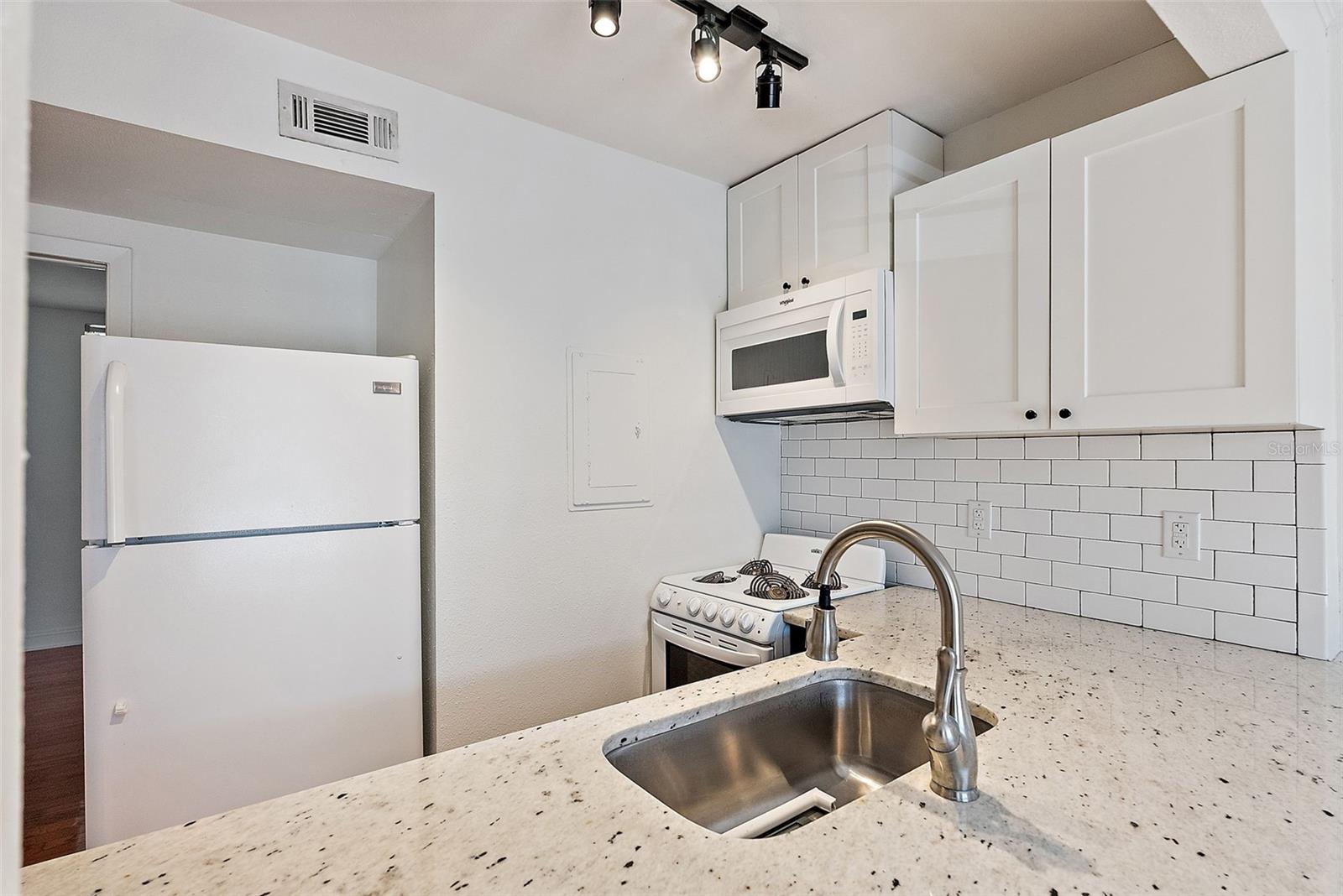 Image 14 of 30 For 1301 Howard Avenue C12