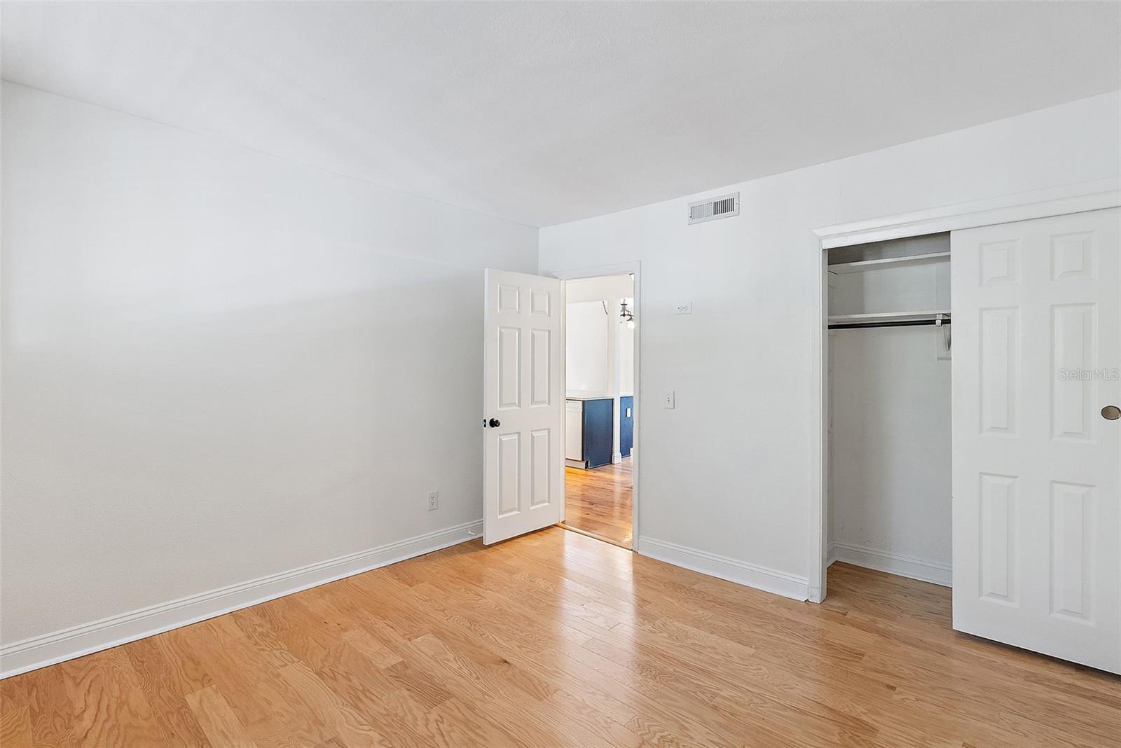 Image 19 of 30 For 1301 Howard Avenue C12