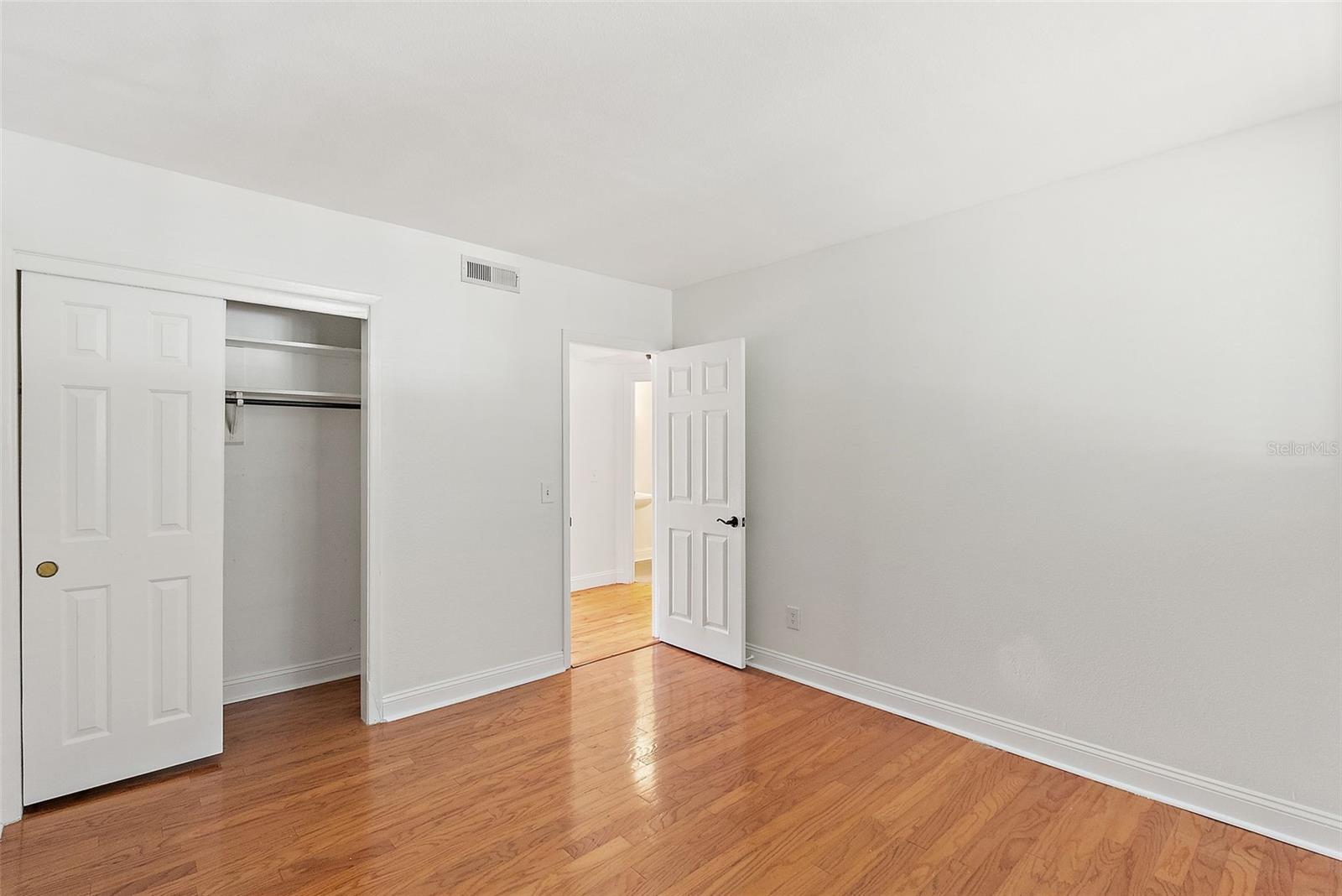 Image 21 of 30 For 1301 Howard Avenue C12