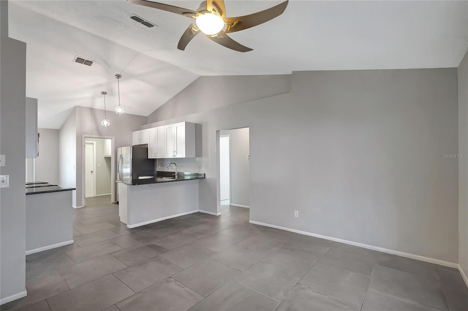 Image 3 of 28 For 2038 Bonnie Avenue