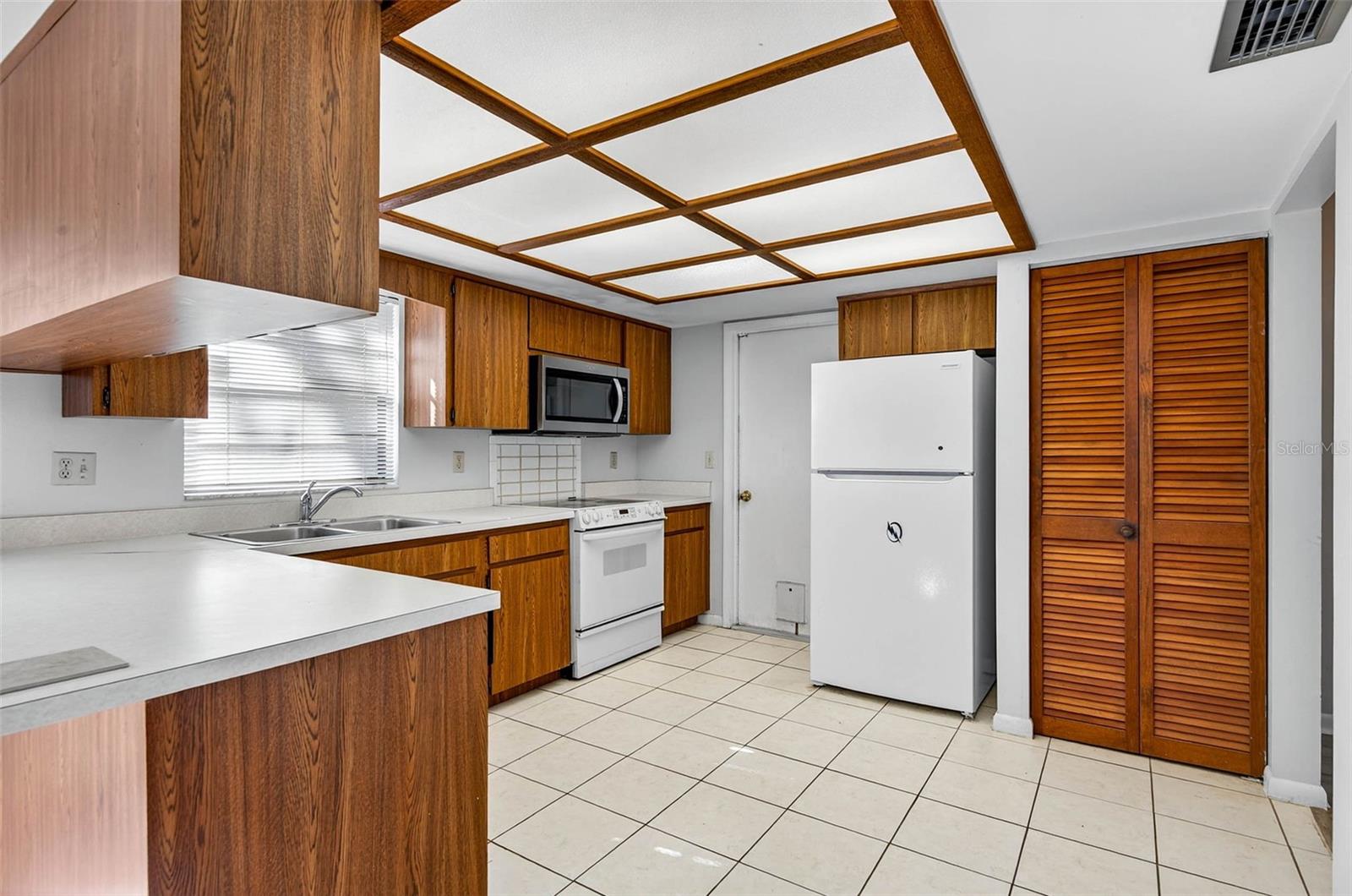 Image 14 of 33 For 5615 Mckay Avenue